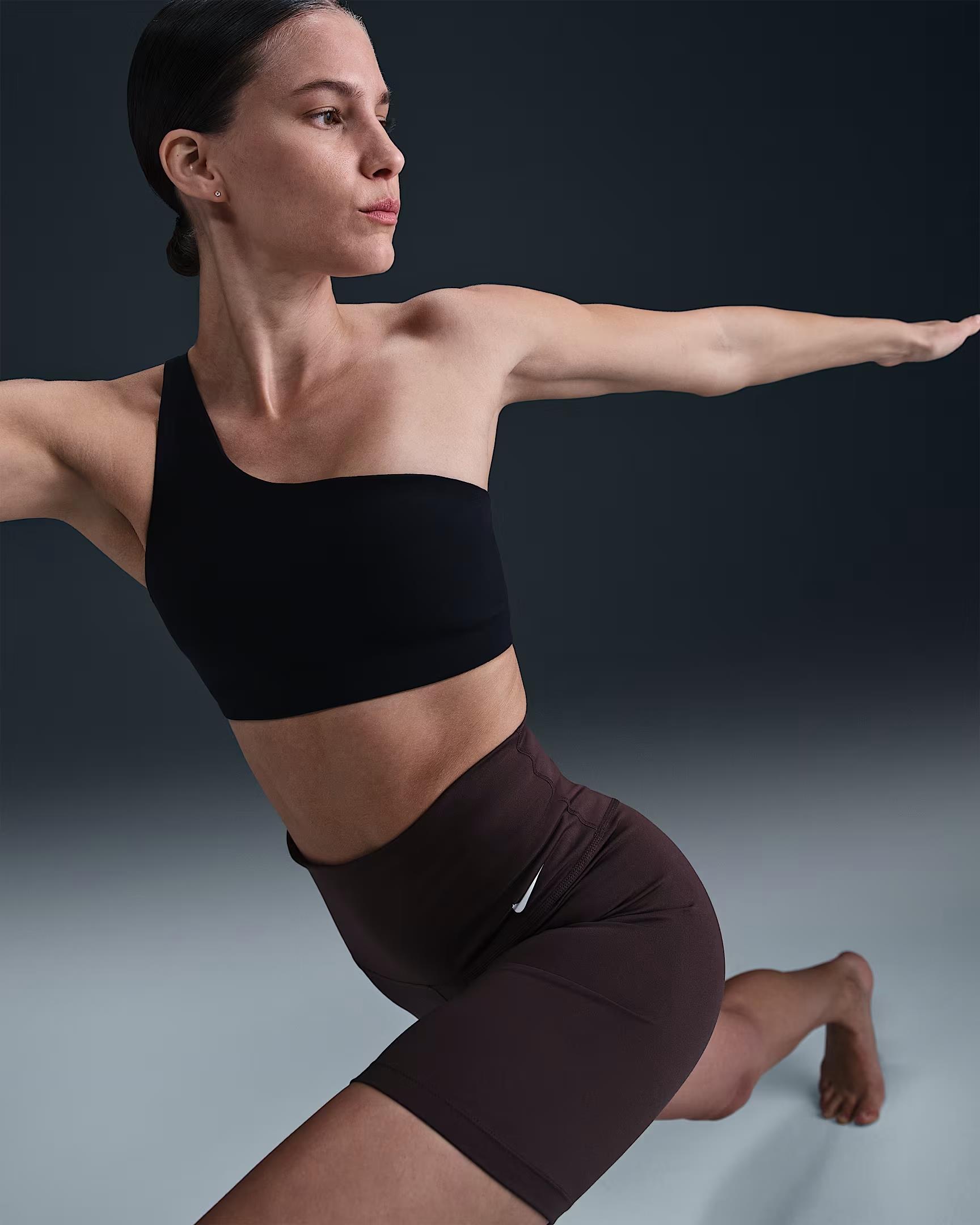 Nike W Nk Zenvy Asym Kadın Büstiyer HQ9182