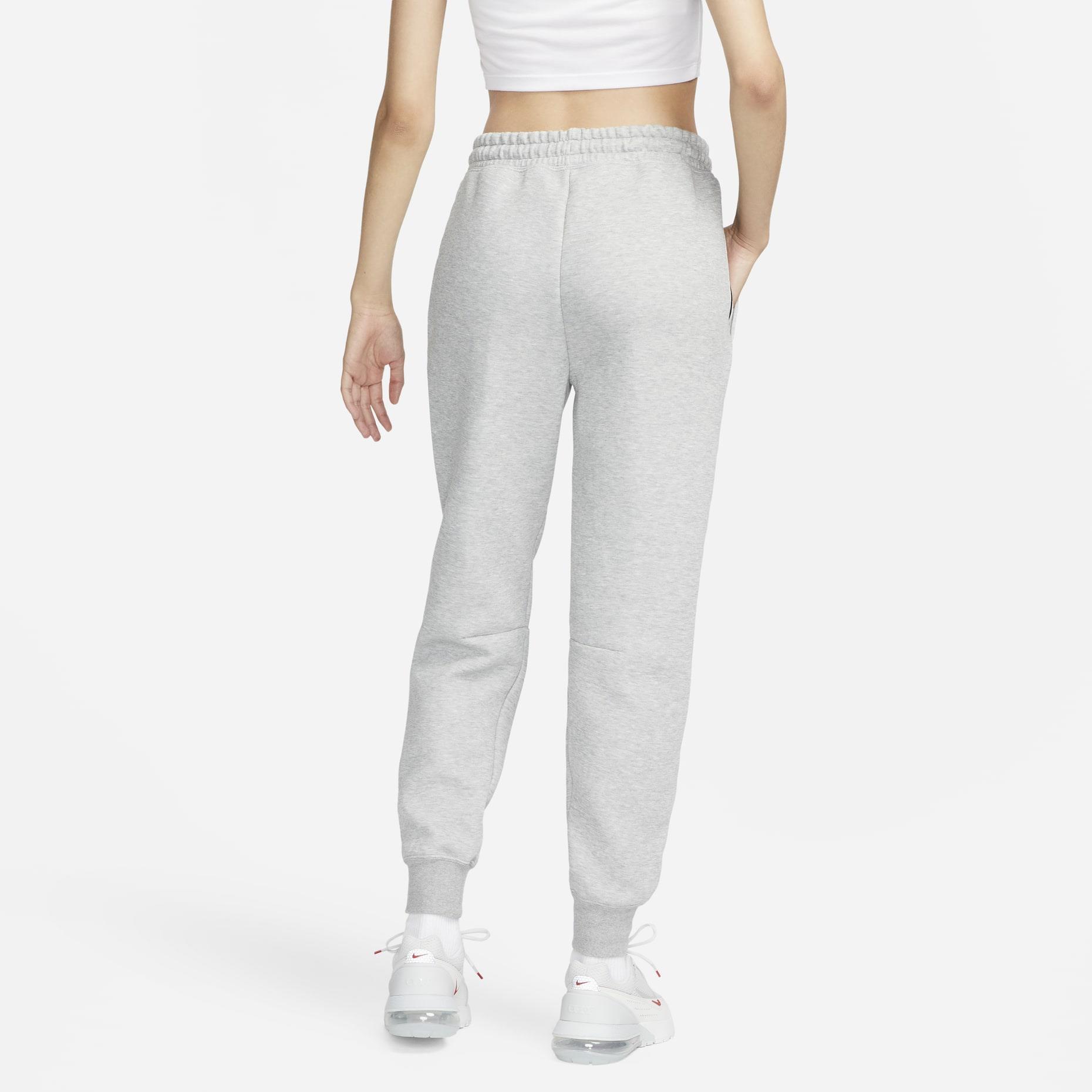 Nike W Nsw Tch Flc Mr Jggr Kadın Eşofman Altı FB8330