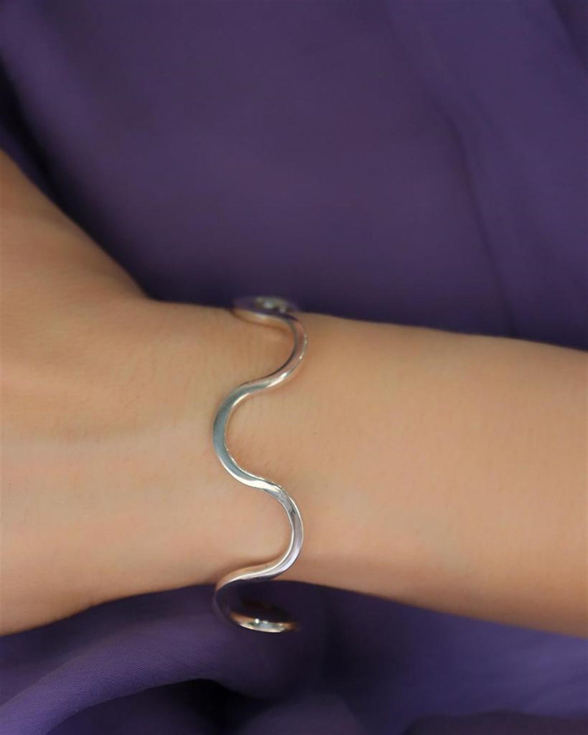 El Yapımı Dalgalı Bileklik