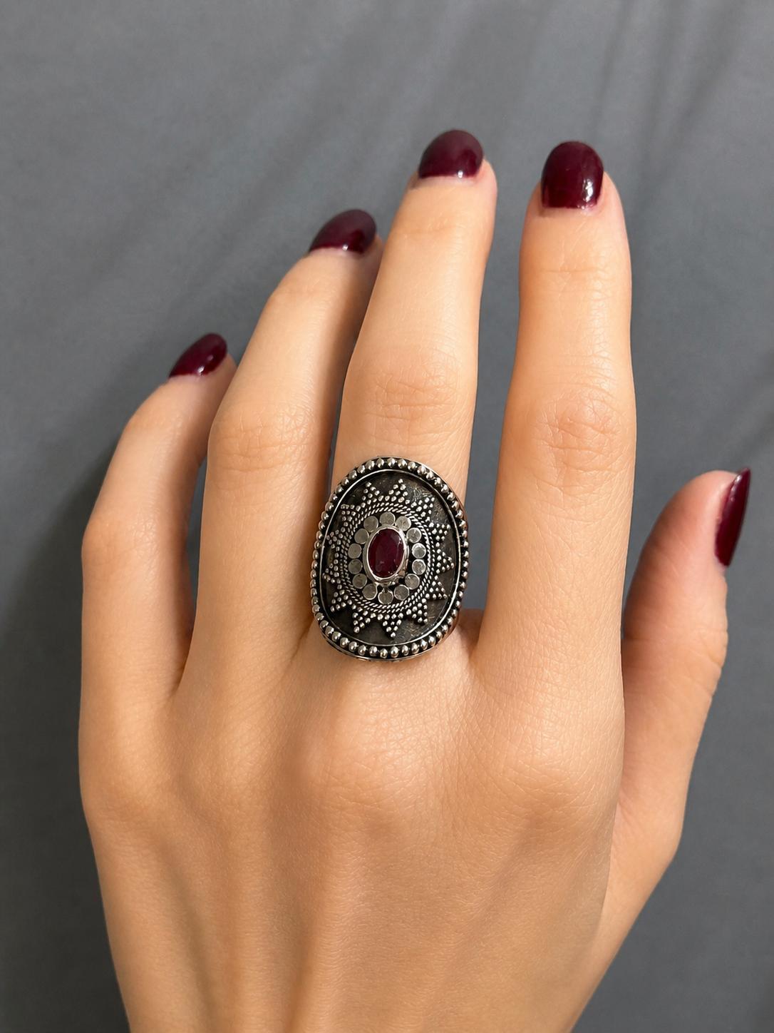 Balinese Garnet Yüzük