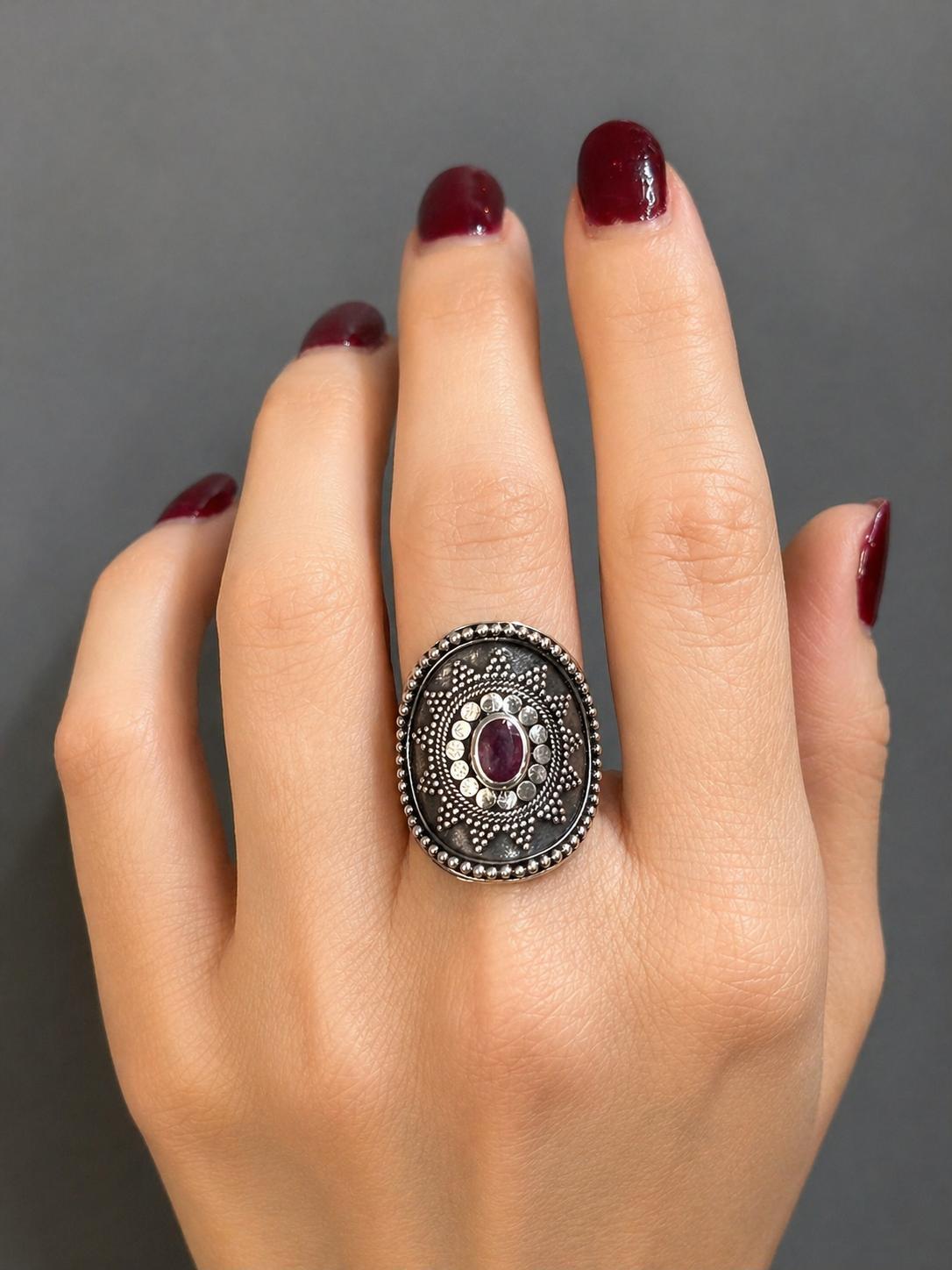 Balinese Garnet Yüzük