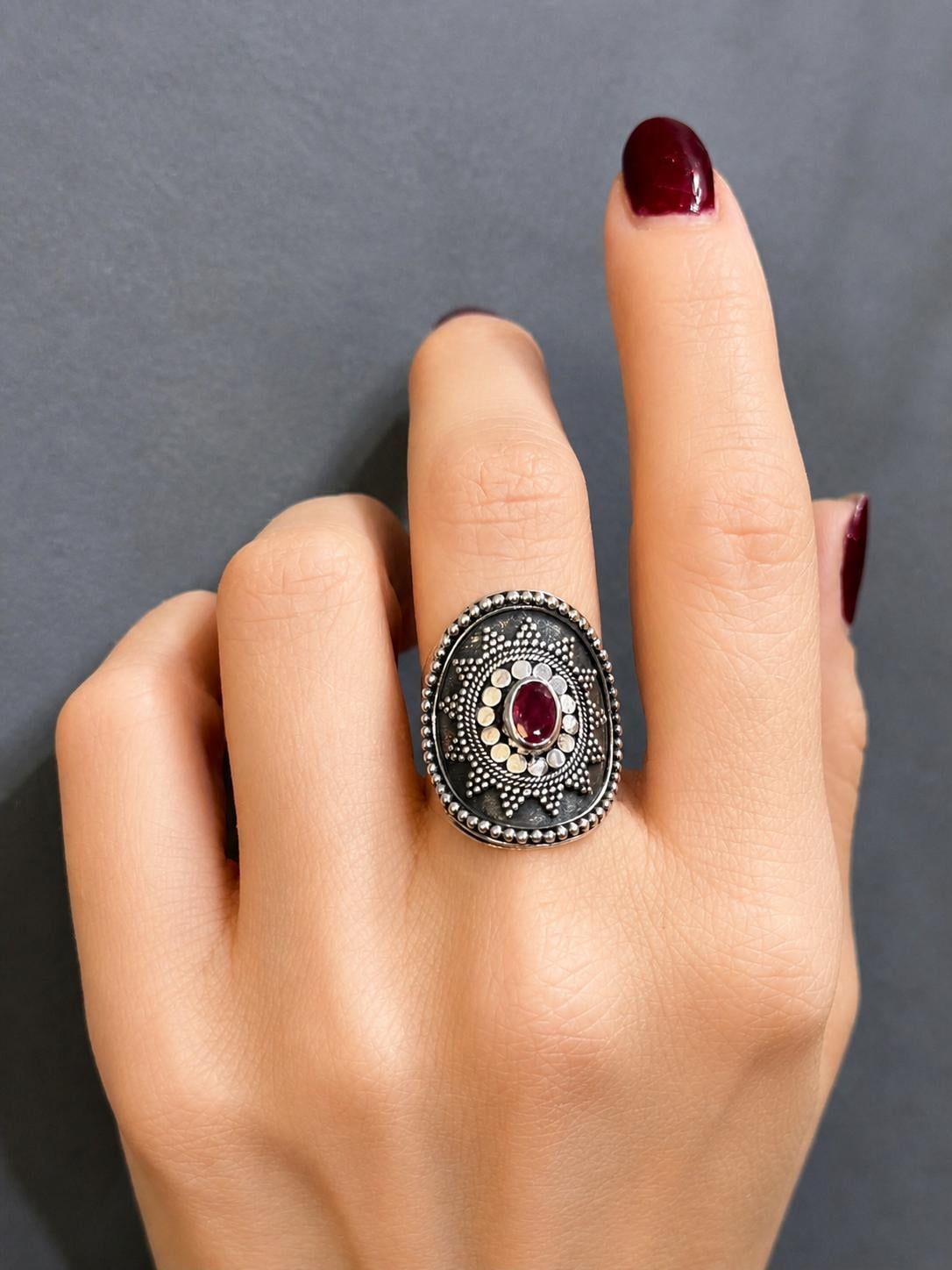 Balinese Garnet Yüzük