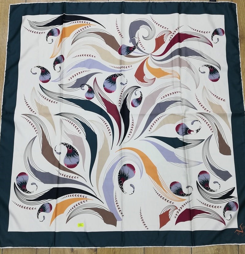 BLACK SERİ EŞARPAbstract Desen Black Seri Twill Eşarp Askısı ile Birlikte 90x90 cm