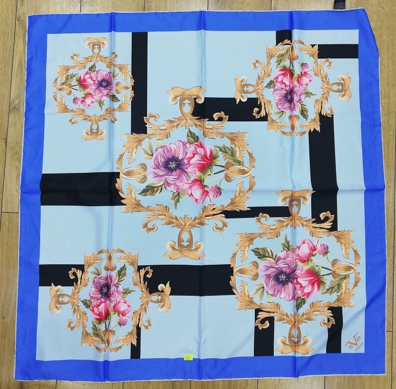 EŞARPBarok Çiçek Desen Black Seri Twill Eşarp Askısı ile Birlikte 90x90 cm