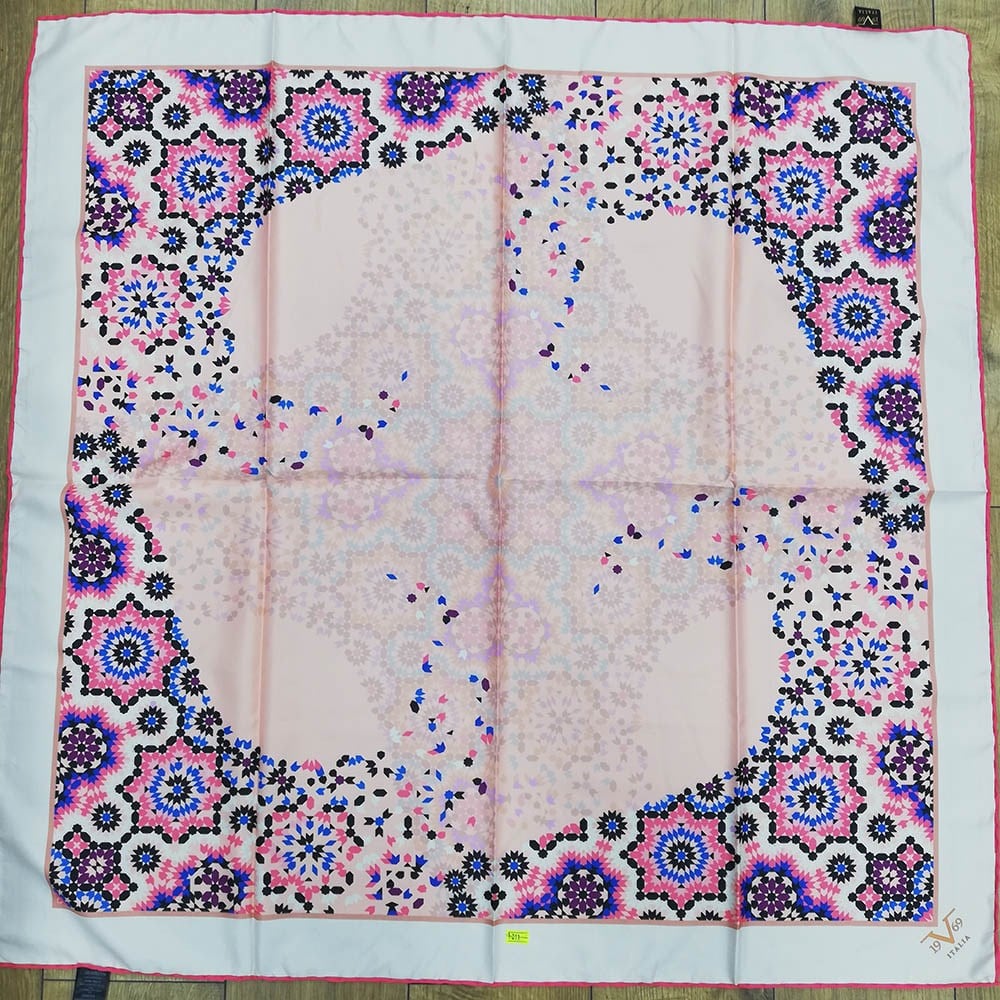 BLACK SERİ EŞARPMandala Desen Black Seri Twill Eşarp Askısı ile Birlikte 90x90 cm