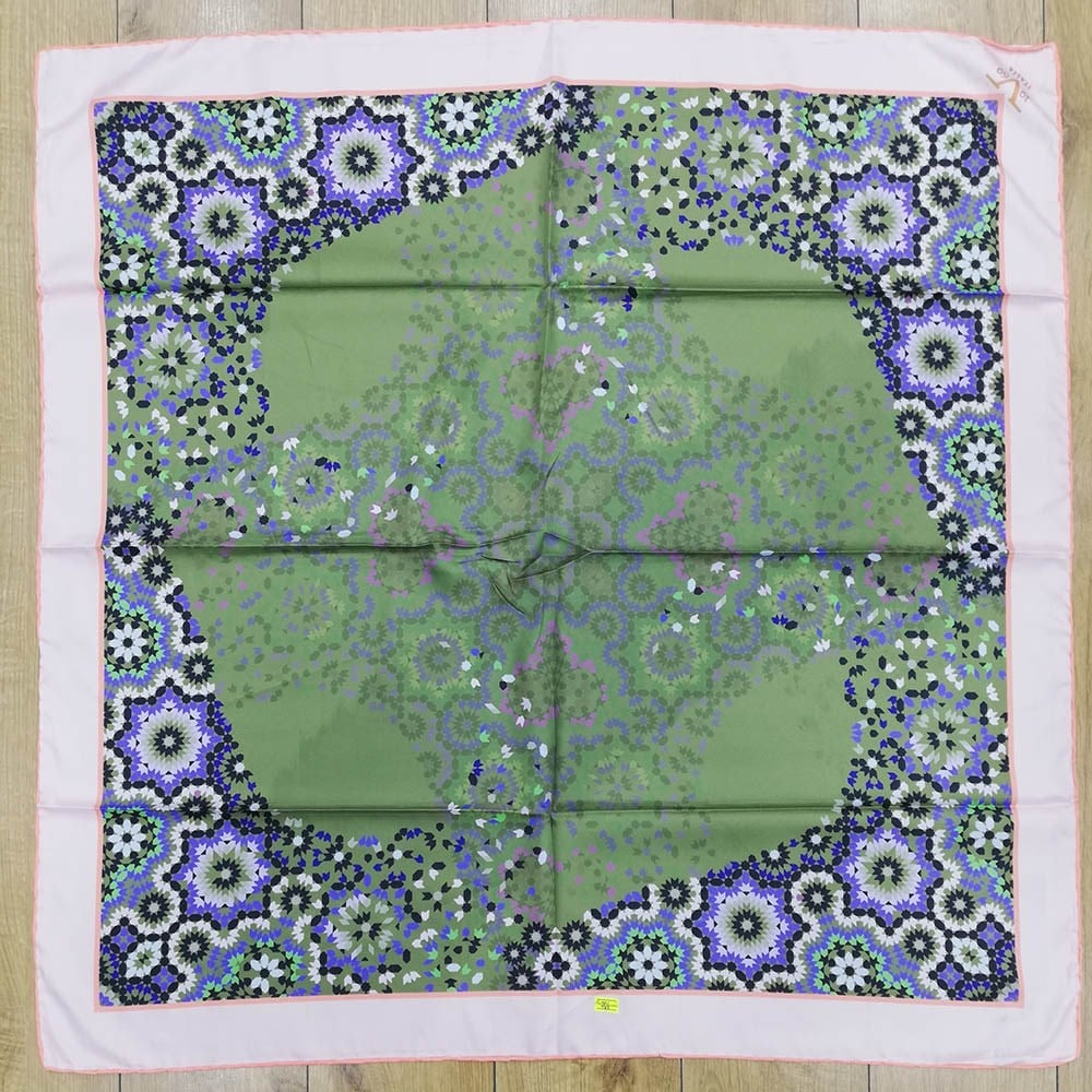 BLACK SERİ EŞARPMandala Desen Black Seri Twill Eşarp Askısı ile Birlikte 90x90 cm
