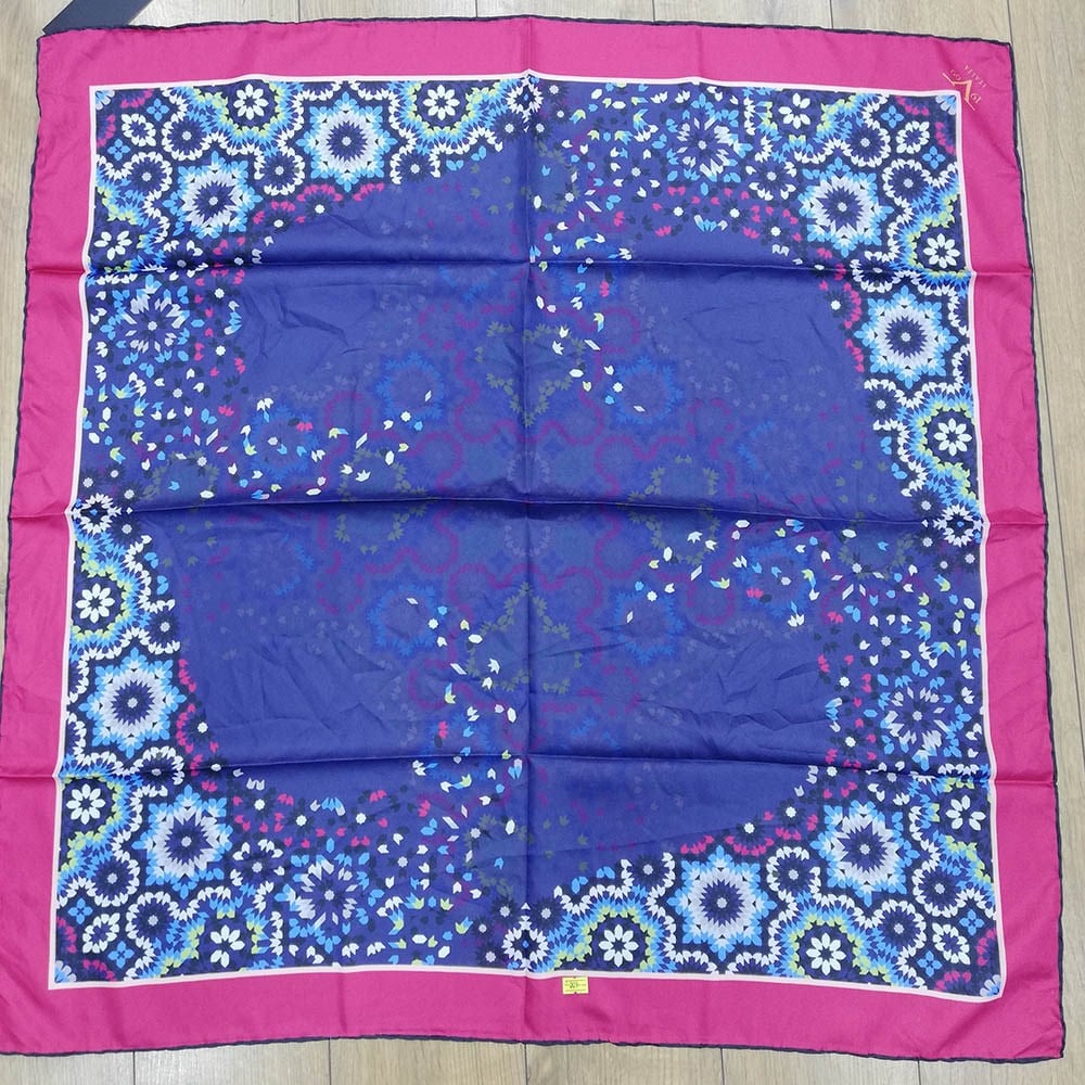 BLACK SERİ EŞARPMandala Desen Black Seri Twill Eşarp Askısı ile Birlikte 90x90 cm