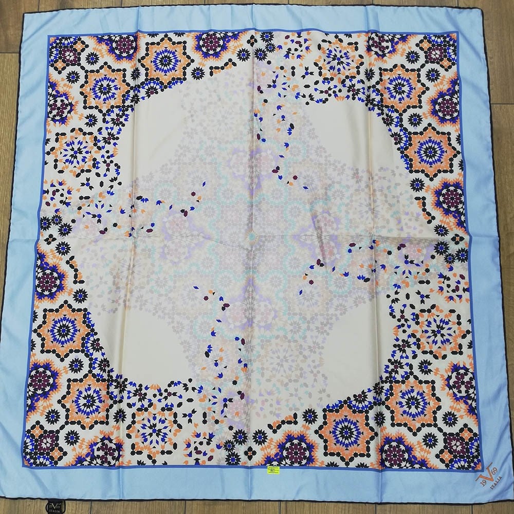 BLACK SERİ EŞARPMandala Desen Black Seri Twill Eşarp Askısı ile Birlikte 90x90 cm