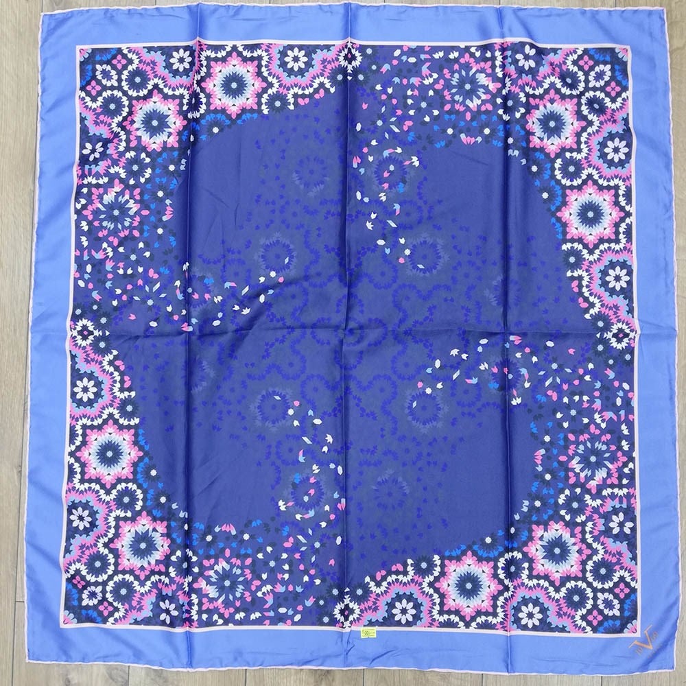 BLACK SERİ EŞARPMandala Desen Black Seri Twill Eşarp Askısı ile Birlikte 90x90 cm