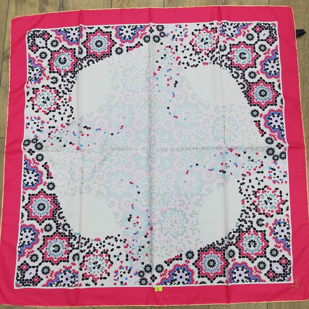 BLACK SERİ EŞARPMandala Desen Black Seri Twill Eşarp Askısı ile Birlikte 90x90 cm