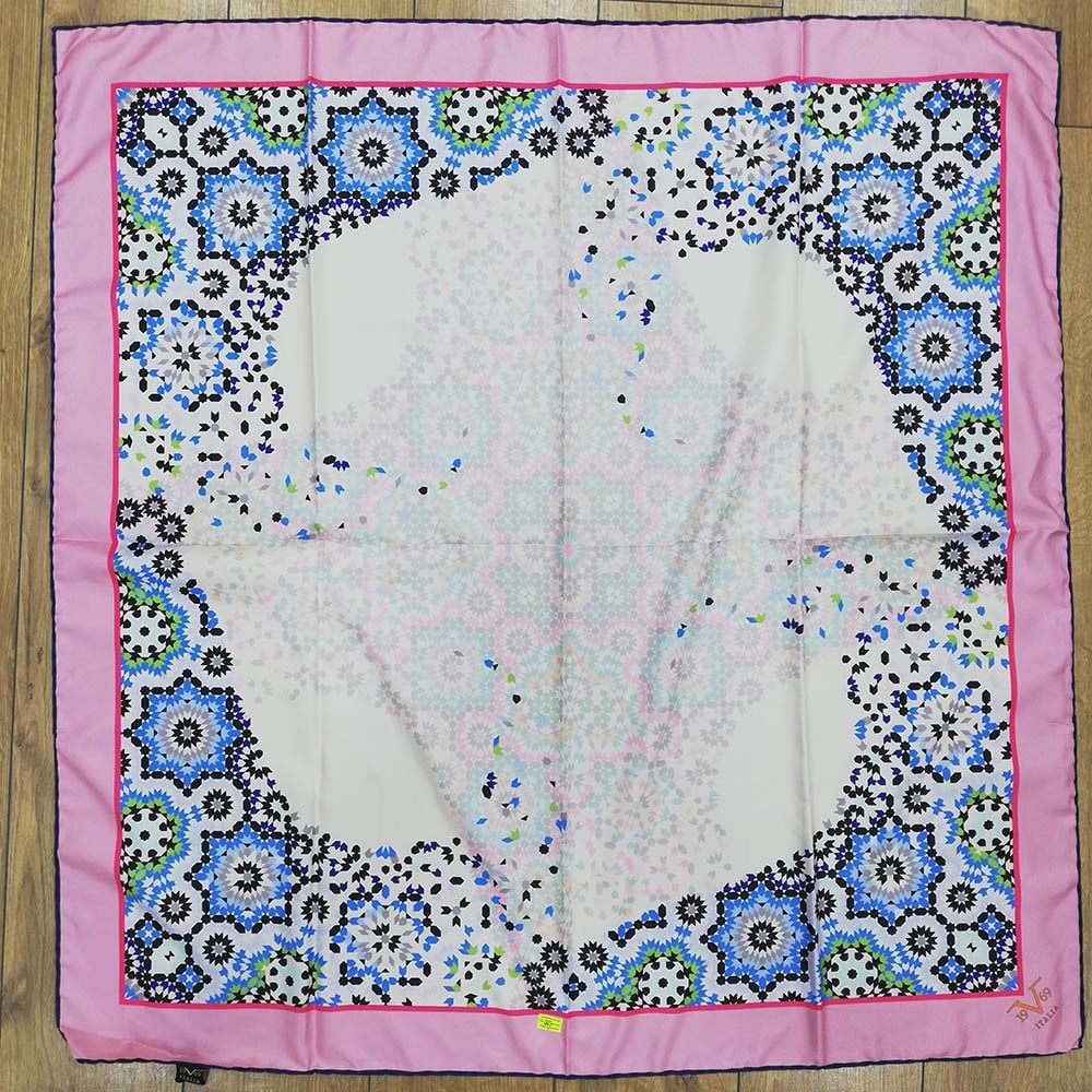BLACK SERİ EŞARPMandala Desen Black Seri Twill Eşarp Askısı ile Birlikte 90x90 cm