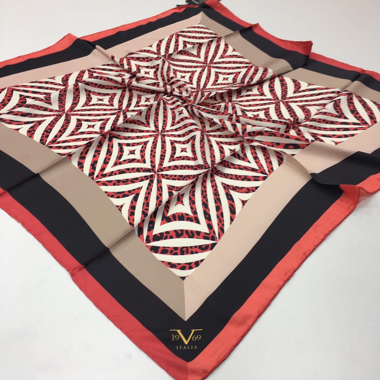 EŞARPLeopar Desen Black Seri Rayon Eşarp Askısı ile Birlikte 90x90 cm