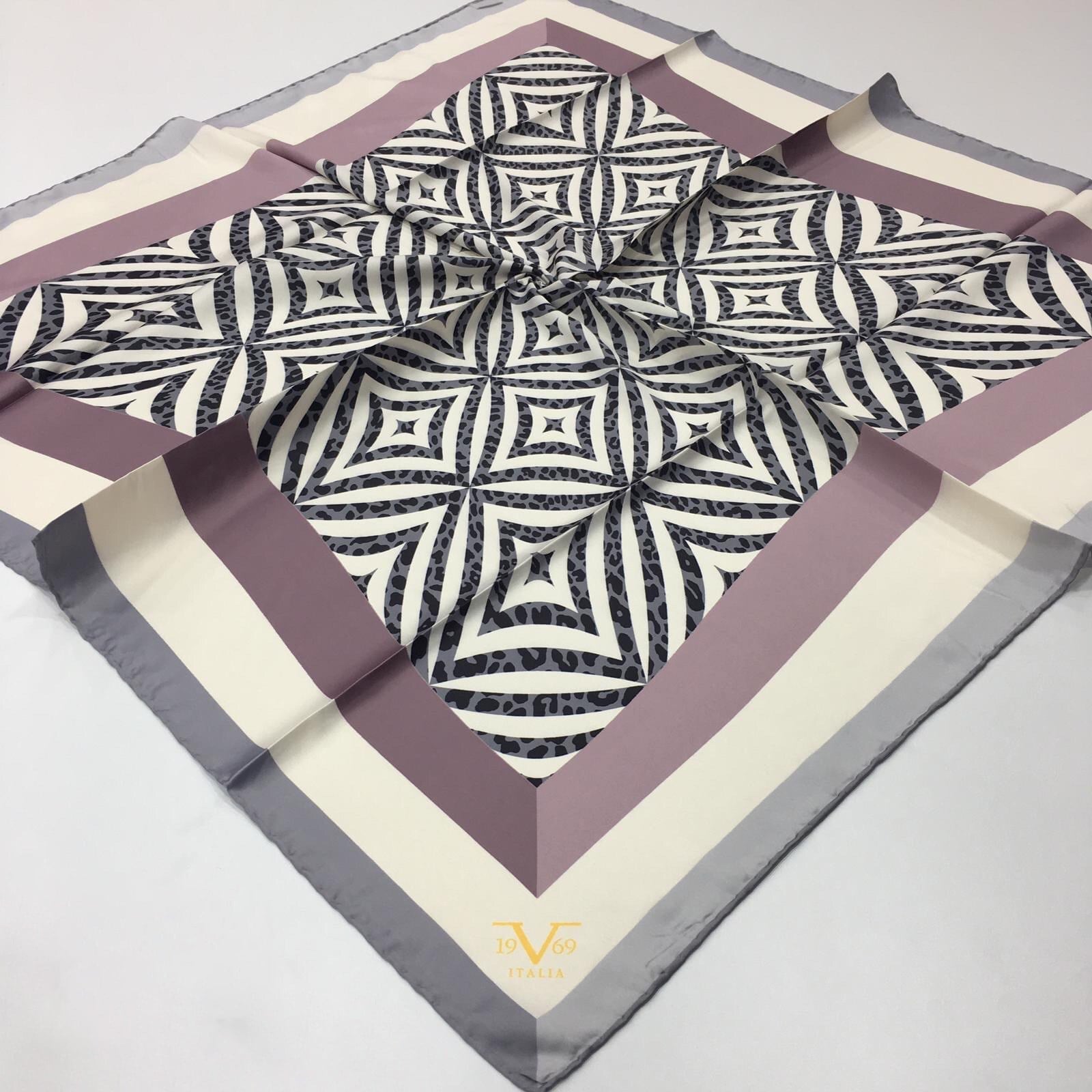 EŞARPLeopar Desen Black Seri Rayon Eşarp Askısı ile Birlikte 90x90 cm