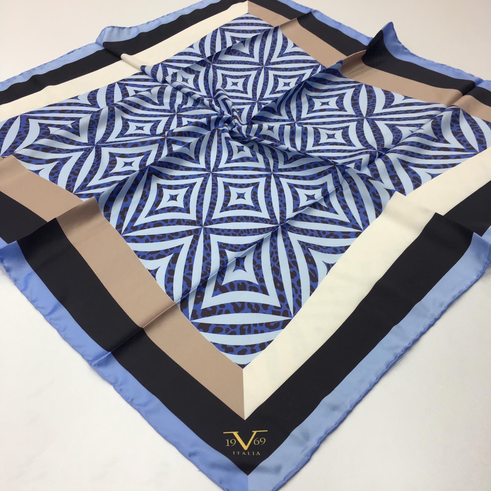 EŞARPLeopar Desen Black Seri Rayon Eşarp Askısı ile Birlikte 90x90 cm