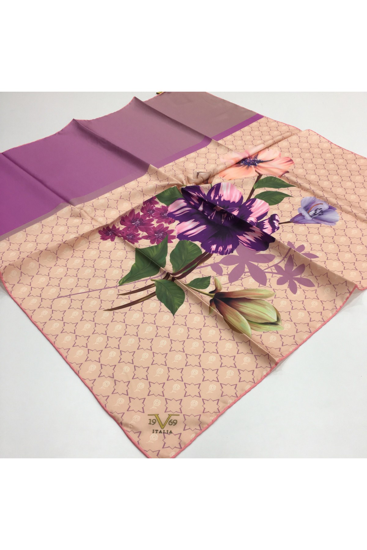 GOLD SERİ EŞARPÇiçekli Desen Gold Seri Twill Eşarp Askısı ile Birlikte 90x90 cm