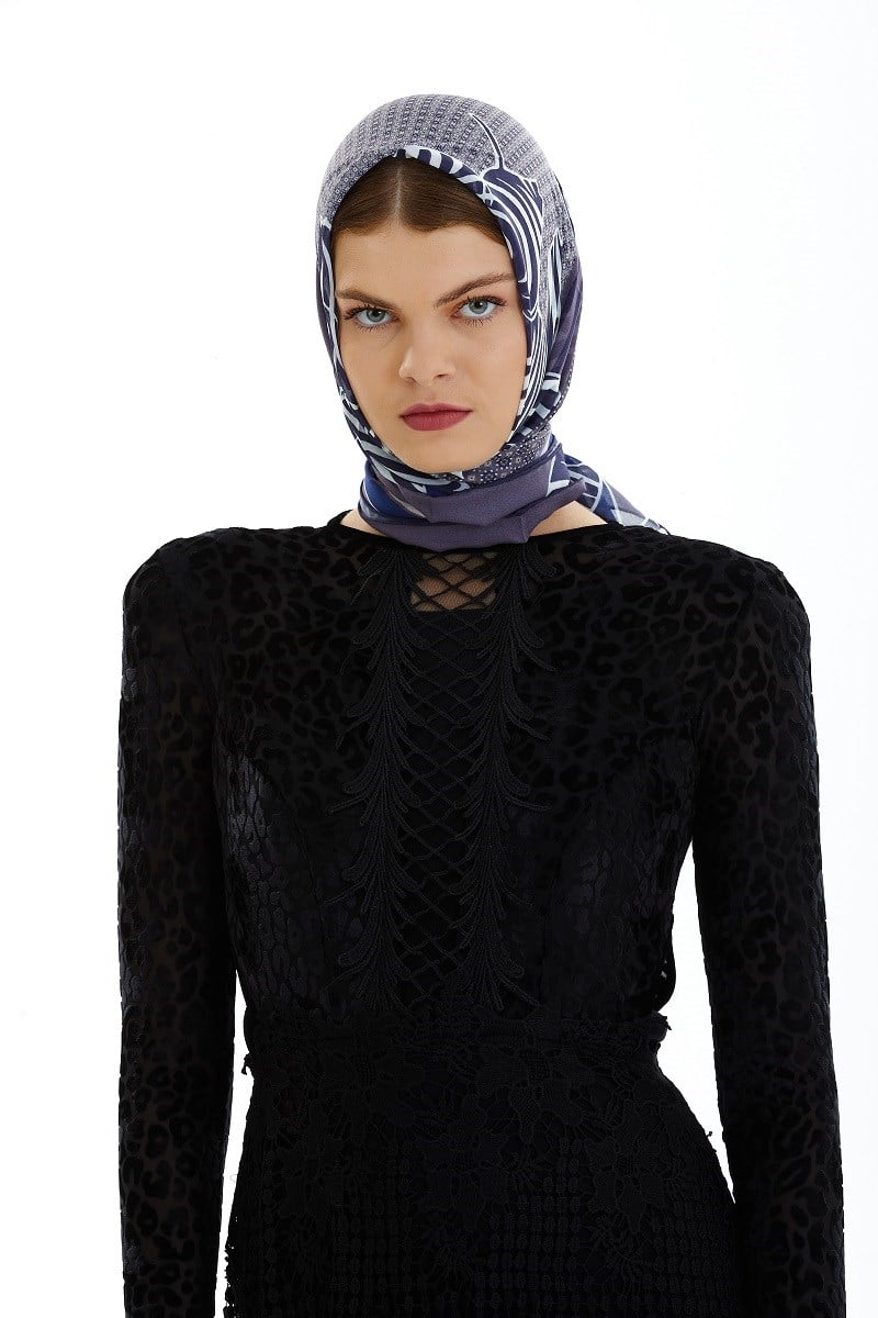 ScarfÇiçekli Desen İtalyan Şifon Seri Eşarp Askısı ile Birlikte 90x90 cm