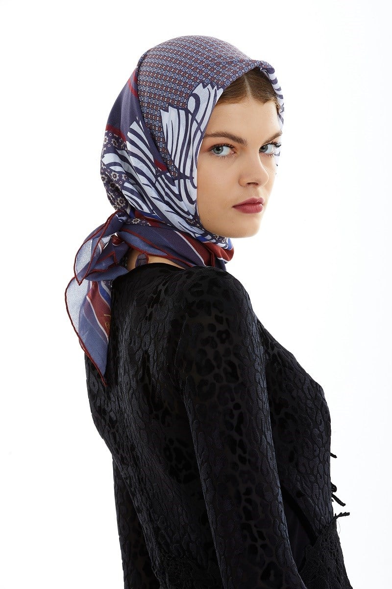 ScarfÇiçekli Desen İtalyan Şifon Seri Eşarp Askısı ile Birlikte 90x90 cm