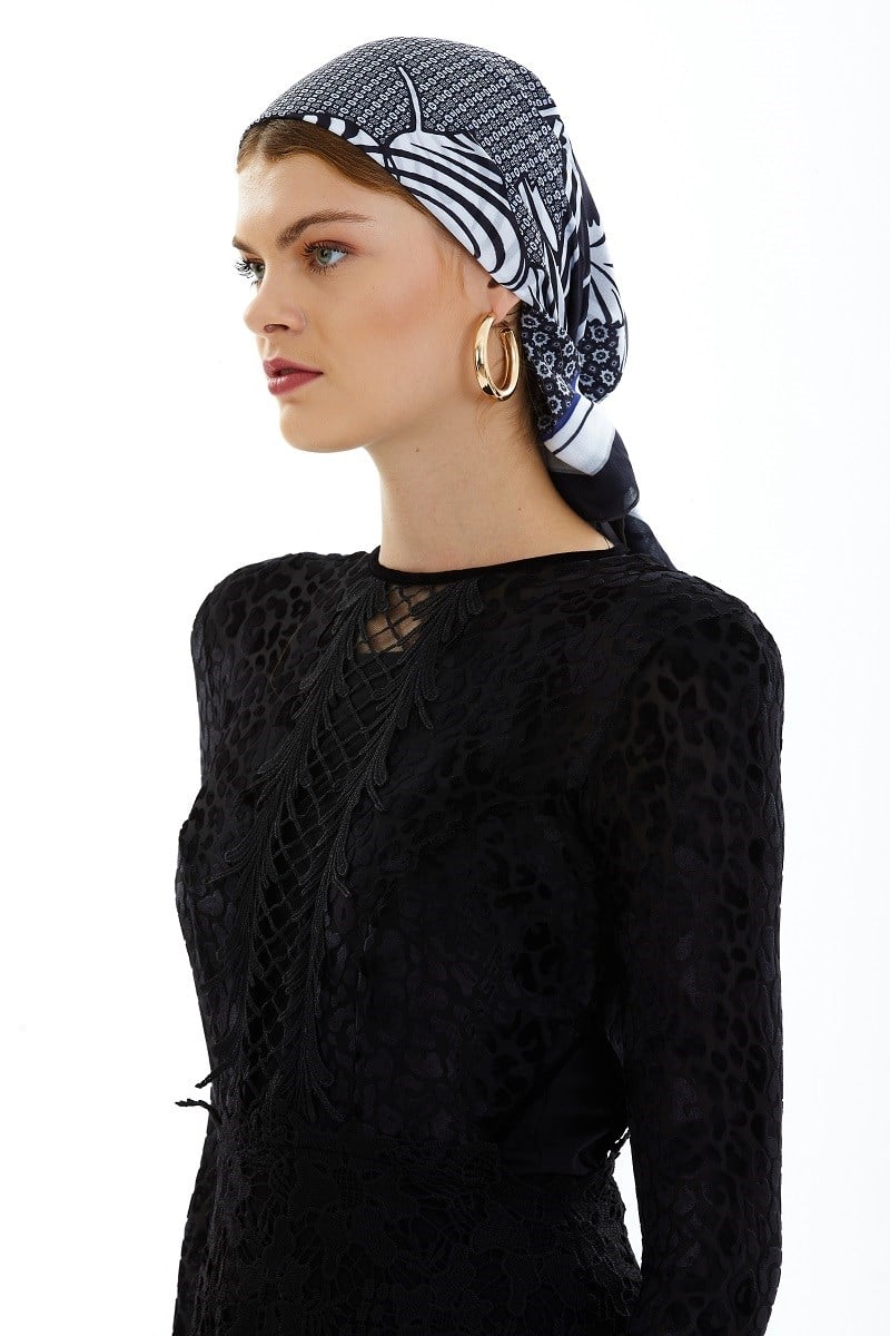 ScarfÇiçekli Desen İtalyan Şifon Seri Eşarp Askısı ile Birlikte 90x90 cm