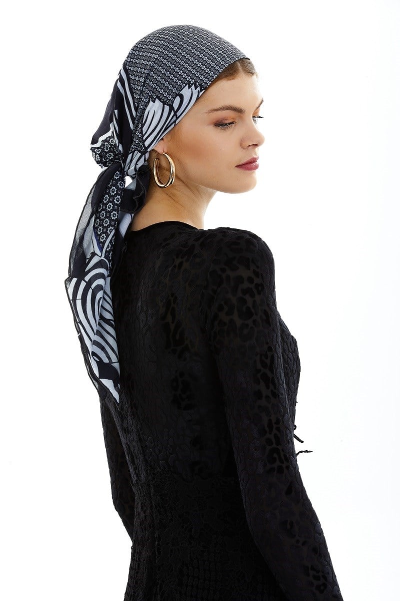 ScarfÇiçekli Desen İtalyan Şifon Seri Eşarp Askısı ile Birlikte 90x90 cm