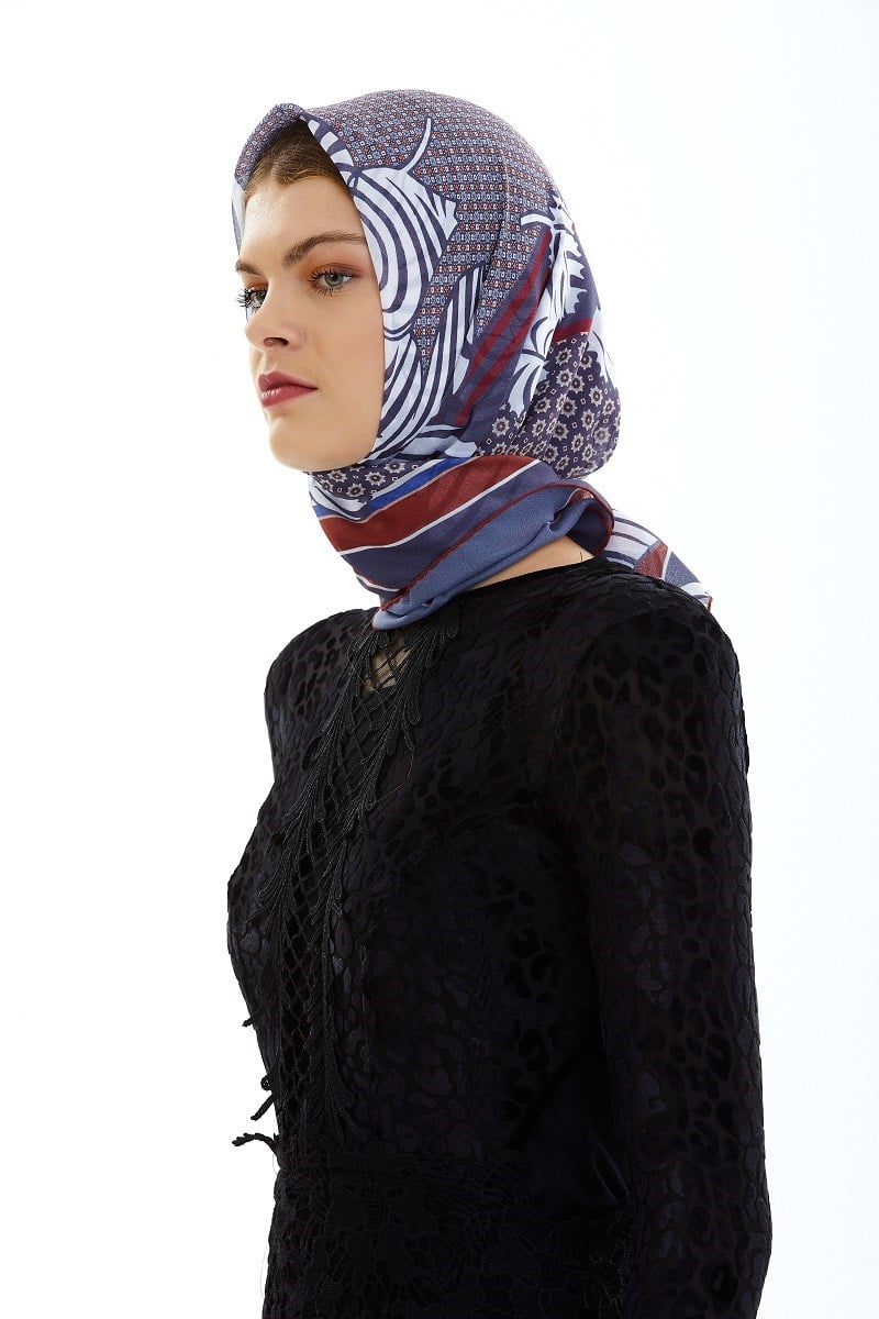 EŞARPÇiçekli Desen İtalyan Şifon Seri Eşarp Askısı ile Birlikte 90x90 cm