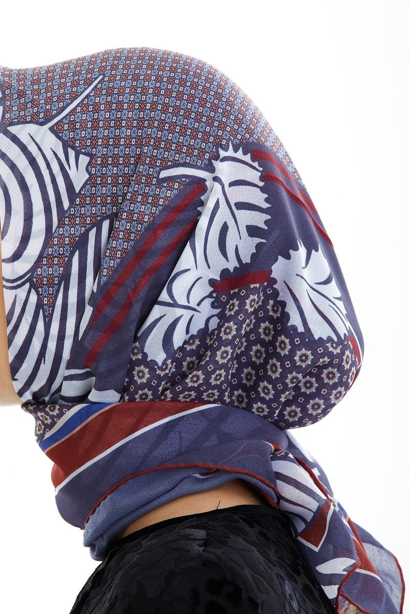 ScarfÇiçekli Desen İtalyan Şifon Seri Eşarp Askısı ile Birlikte 90x90 cm
