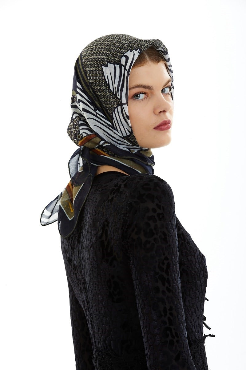 ScarfÇiçekli Desen İtalyan Şifon Seri Eşarp Askısı ile Birlikte 90x90 cm