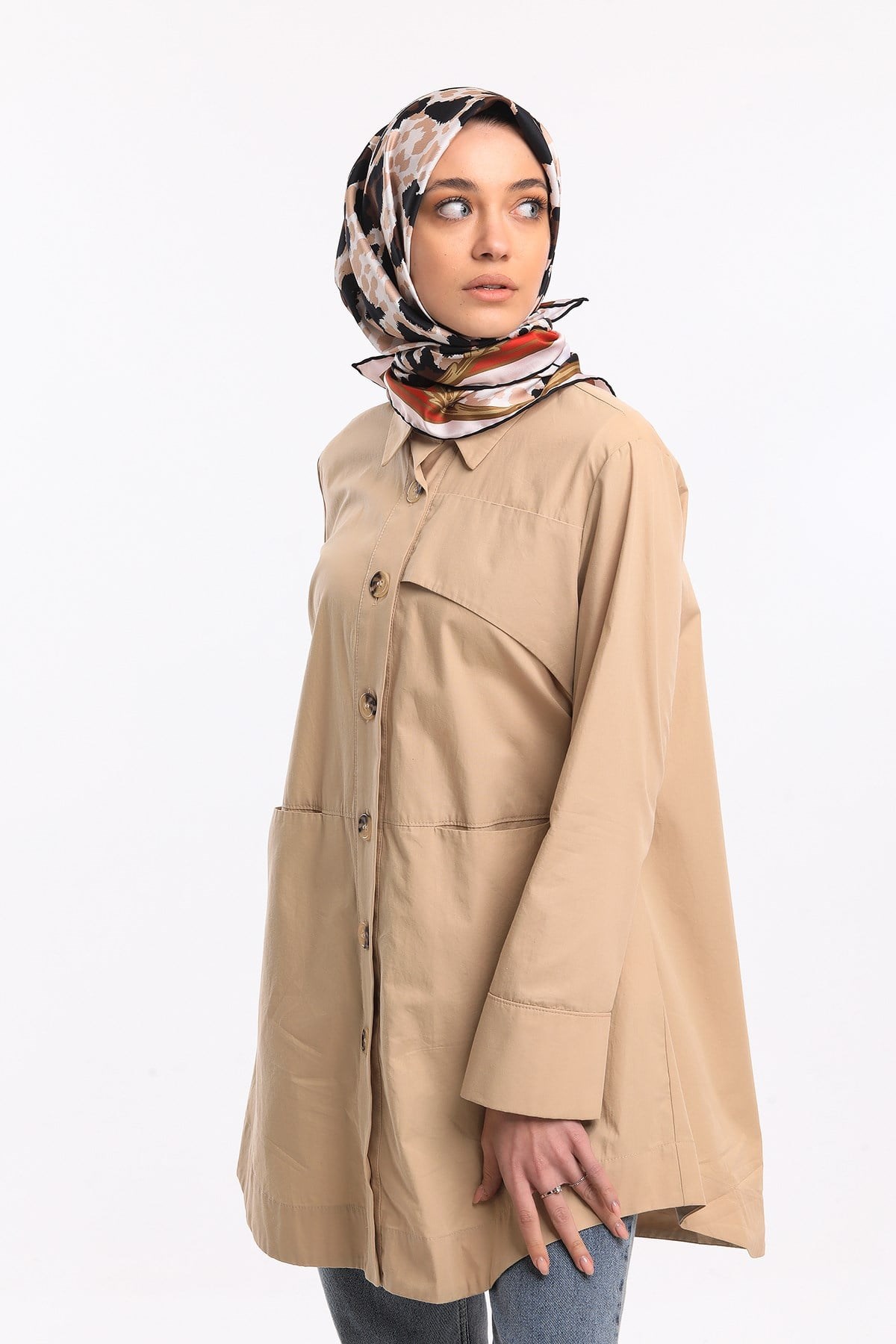 GOLD SERİ EŞARPLeopar Desen Gold Seri Twill Eşarp Eşarp Askısı ile Birlikte 90x90 cm