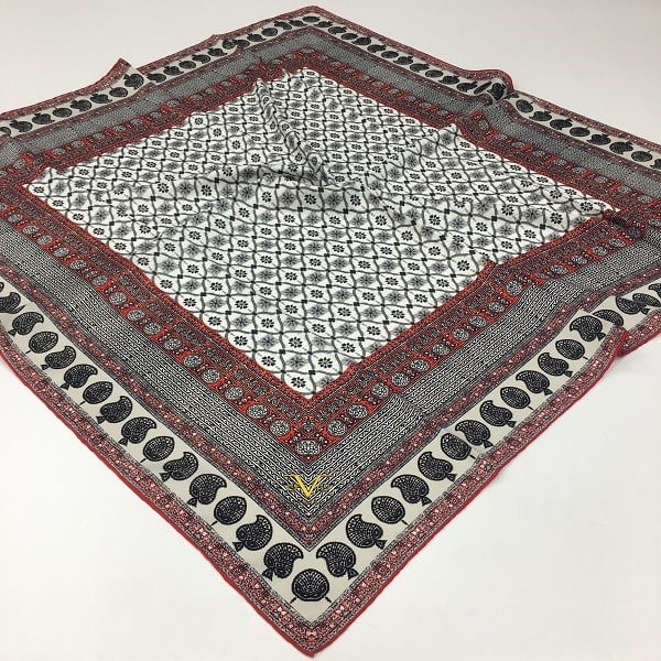 EŞARPDesenli Gold Seri Twill Eşarp Askısı ile Birlikte 90x90 cm