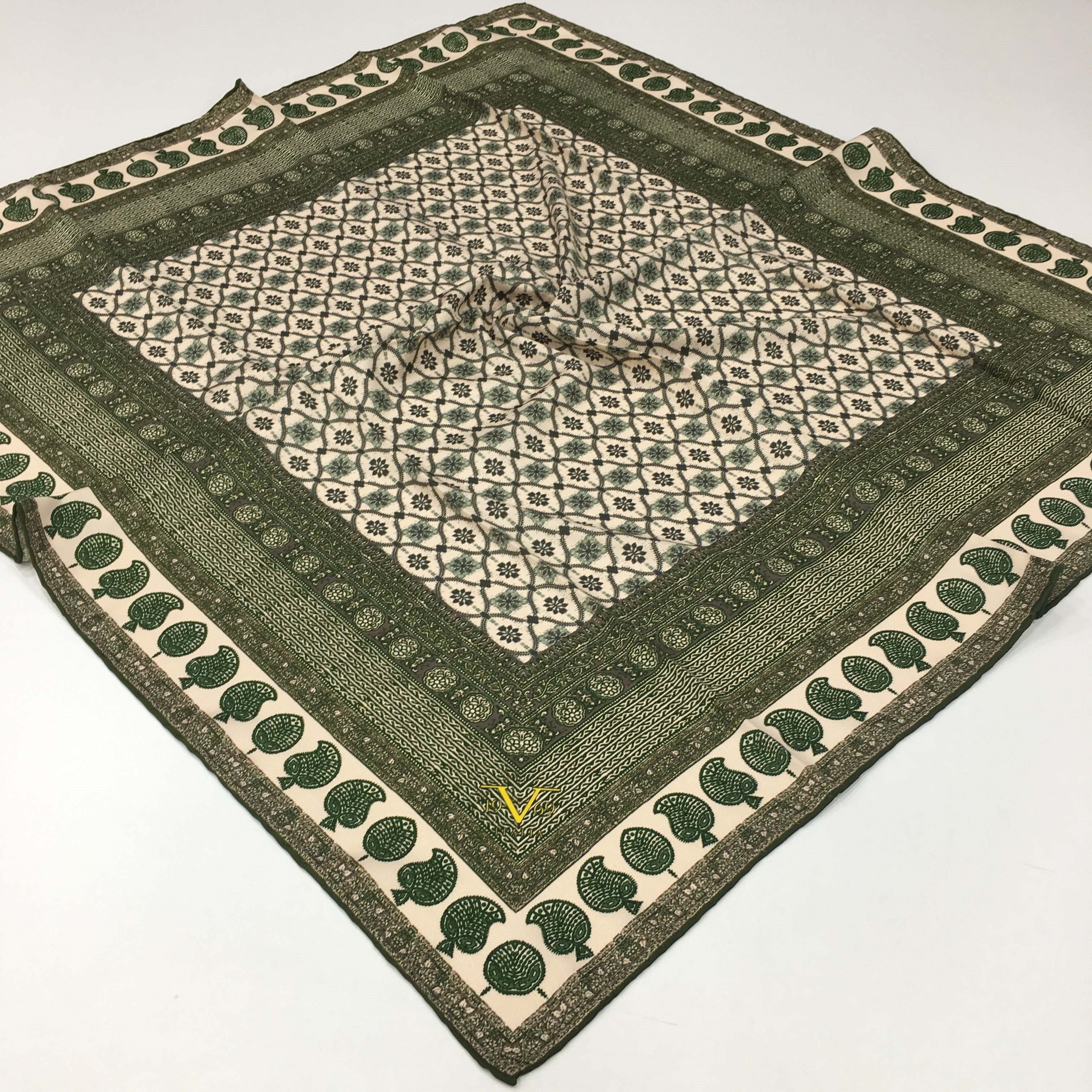 EŞARPDesenli Gold Seri Twill Eşarp Askısı ile Birlikte 90x90 cm