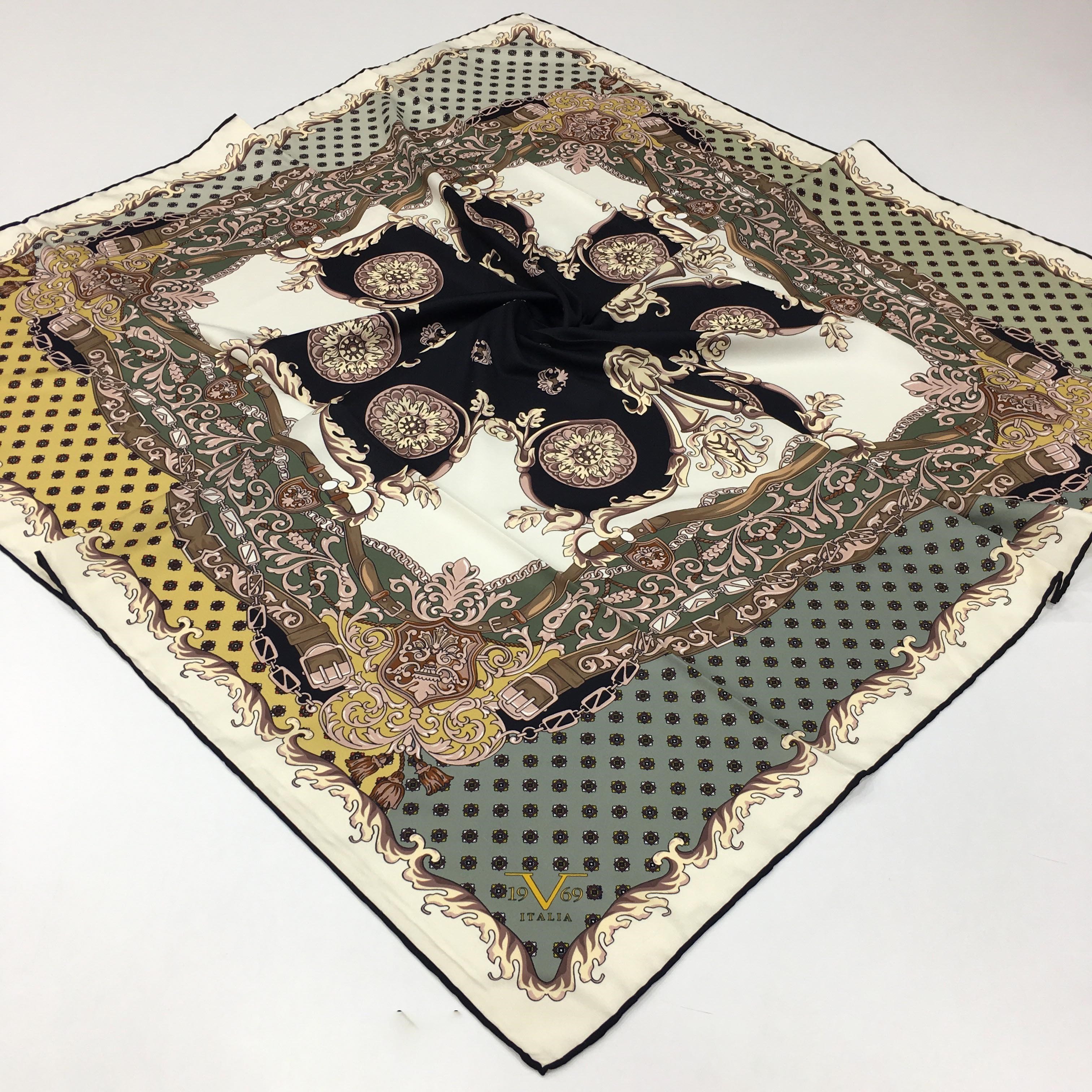BLACK SERİ EŞARPBarok Desen Gold Seri Twill Eşarp Askısı ile Birlikte 90x90 cm