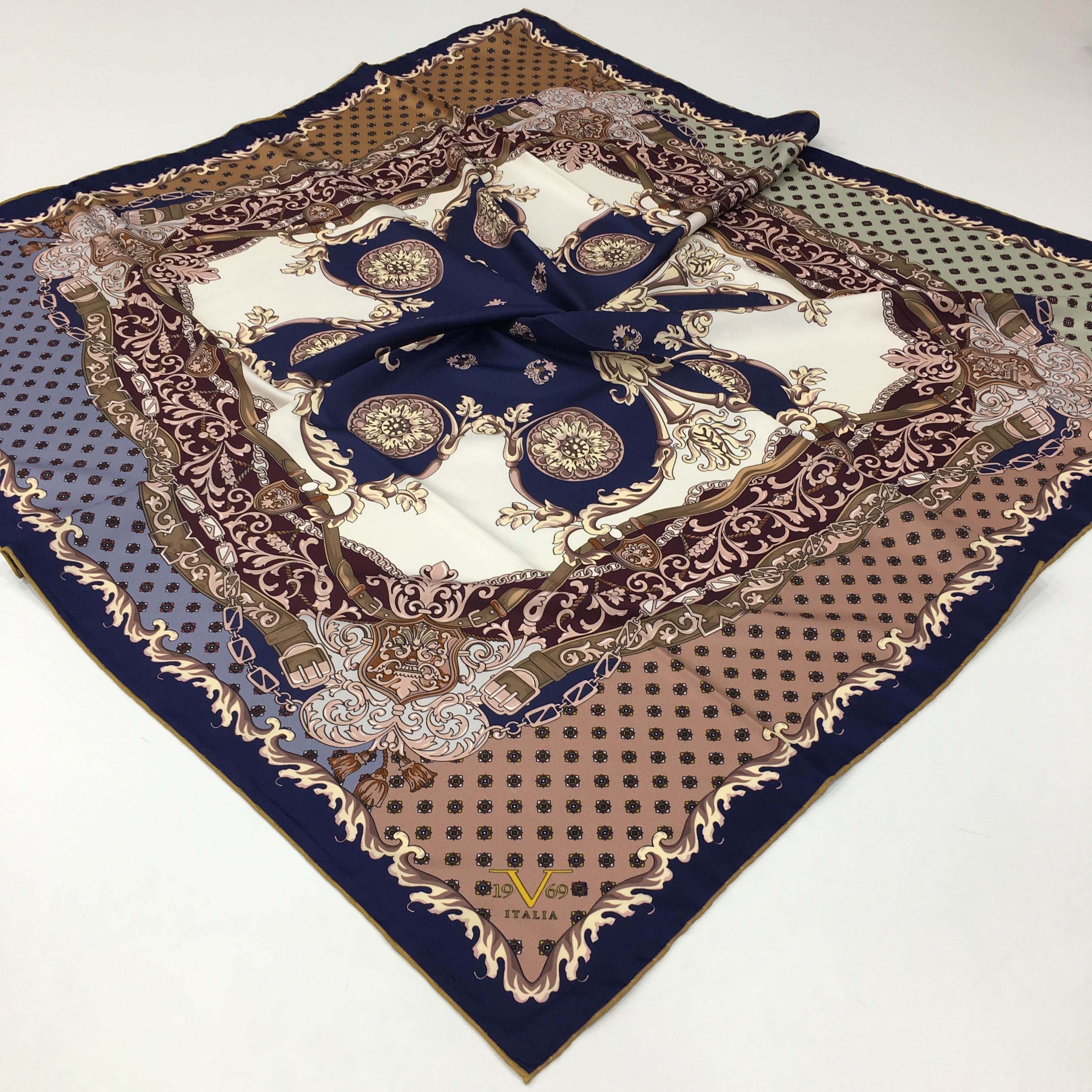 BLACK SERİ EŞARPBarok Desen Gold Seri Twill Eşarp Askısı ile Birlikte 90x90 cm