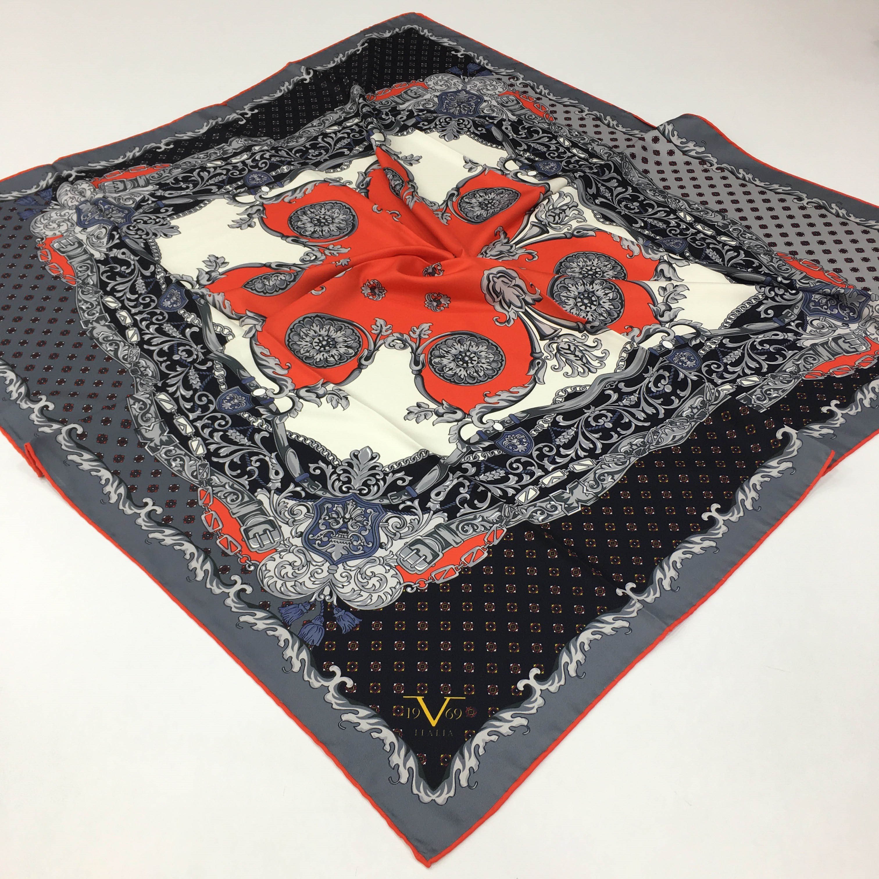 BLACK SERİ EŞARPBarok Desen Gold Seri Twill Eşarp Askısı ile Birlikte 90x90 cm