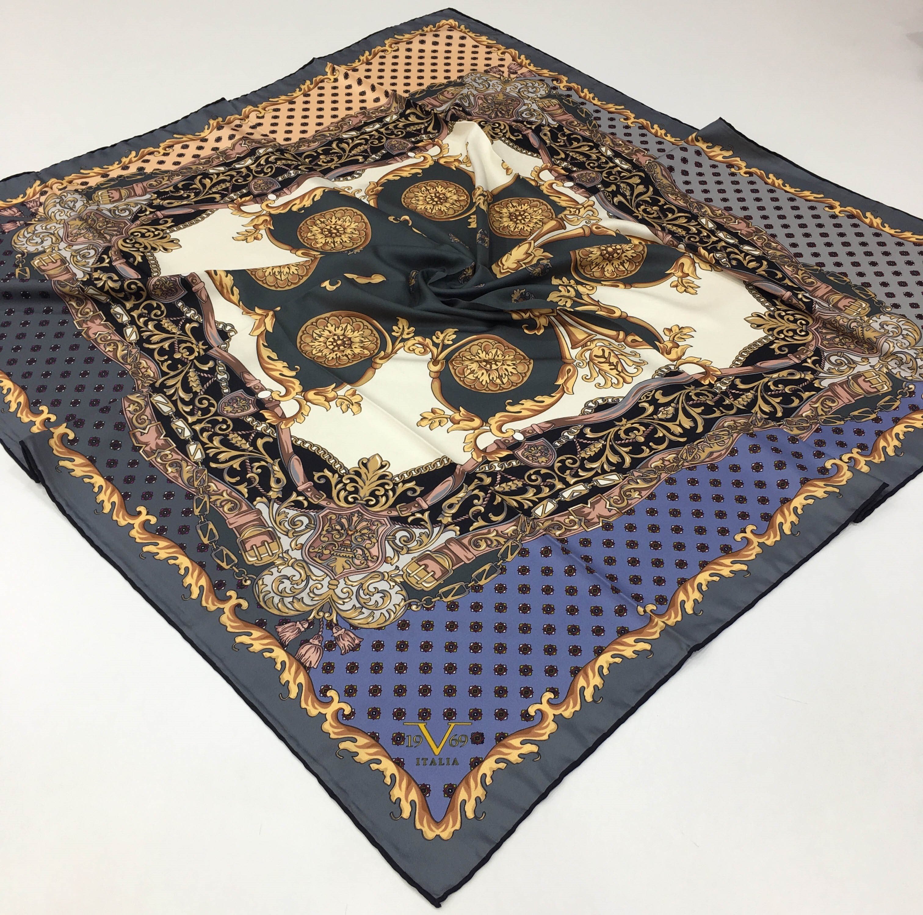 BLACK SERİ EŞARPBarok Desen Gold Seri Twill Eşarp Askısı ile Birlikte 90x90 cm