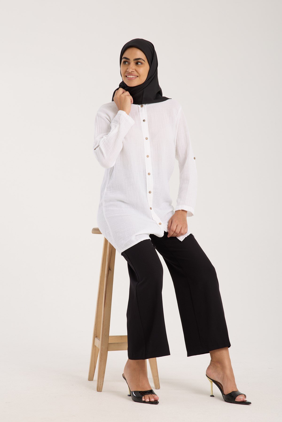 BLACK SERİ EŞARPDüz Renk Black Seri Twill Eşarp Askısı ile Birlikte 90x90 cm