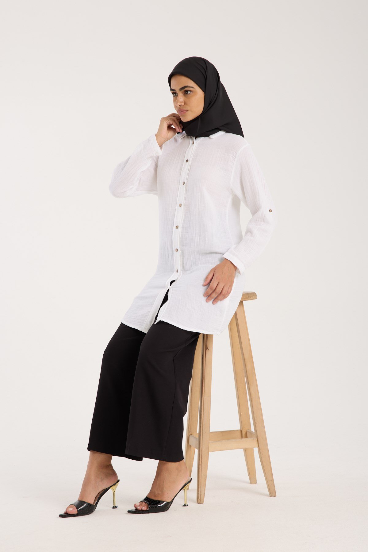 BLACK SERİ EŞARPDüz Renk Black Seri Twill Eşarp Askısı ile Birlikte 90x90 cm