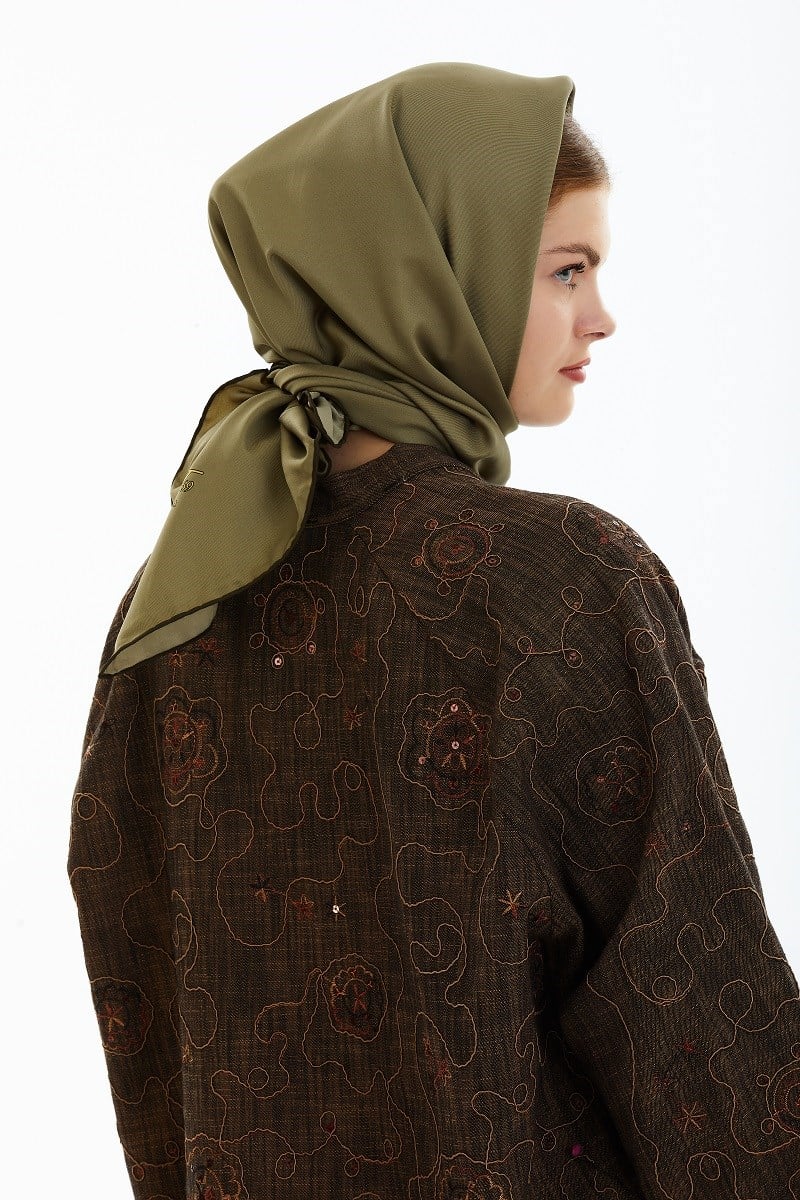 BLACK SERİ EŞARPDüz Renk Black Seri Twill Eşarp Askısı ile Birlikte 90x90 cm