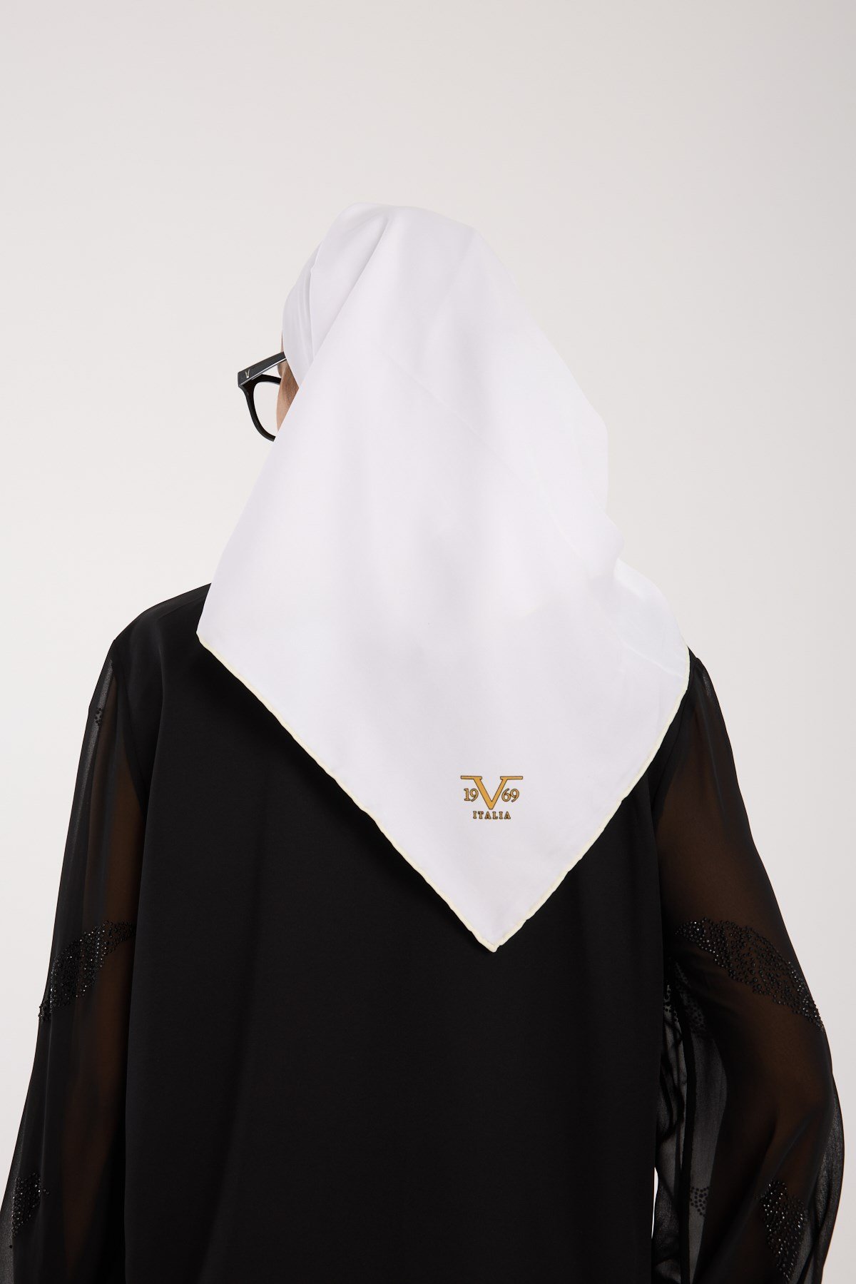 BLACK SERİ EŞARPDüz Renk Black Seri Twill Eşarp Askısı ile Birlikte 90x90 cm