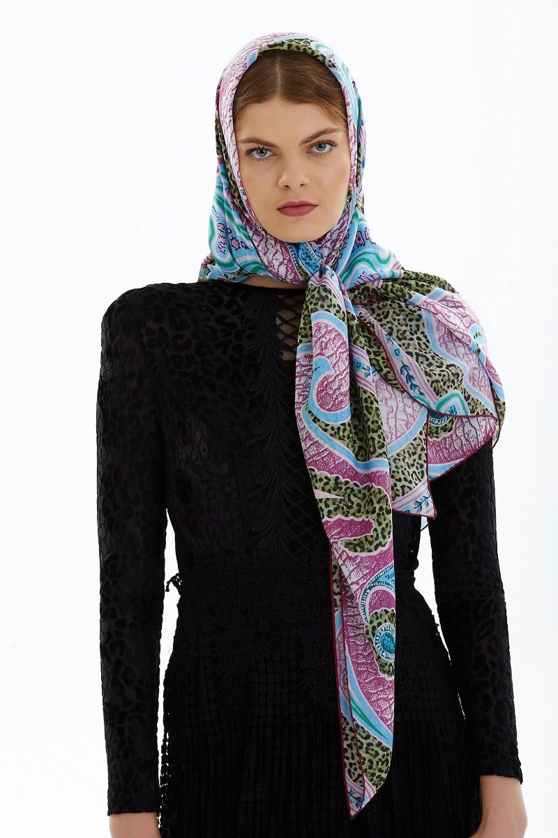 İTALYAN ŞİFON SERİMandala Desen İtalyan Şifon Seri Eşarp Askısı İle Birlikte 140x140 cm