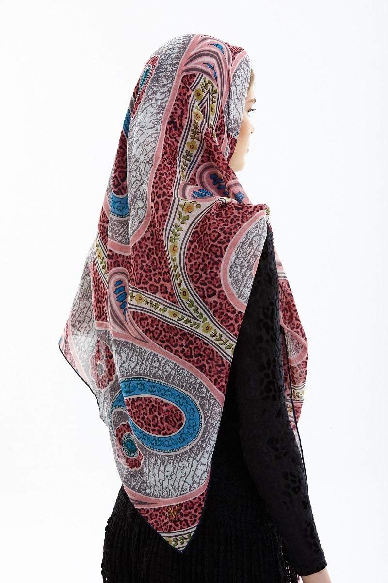 İTALYAN ŞİFON SERİMandala Desen İtalyan Şifon Seri Eşarp Askısı İle Birlikte 140x140 cm