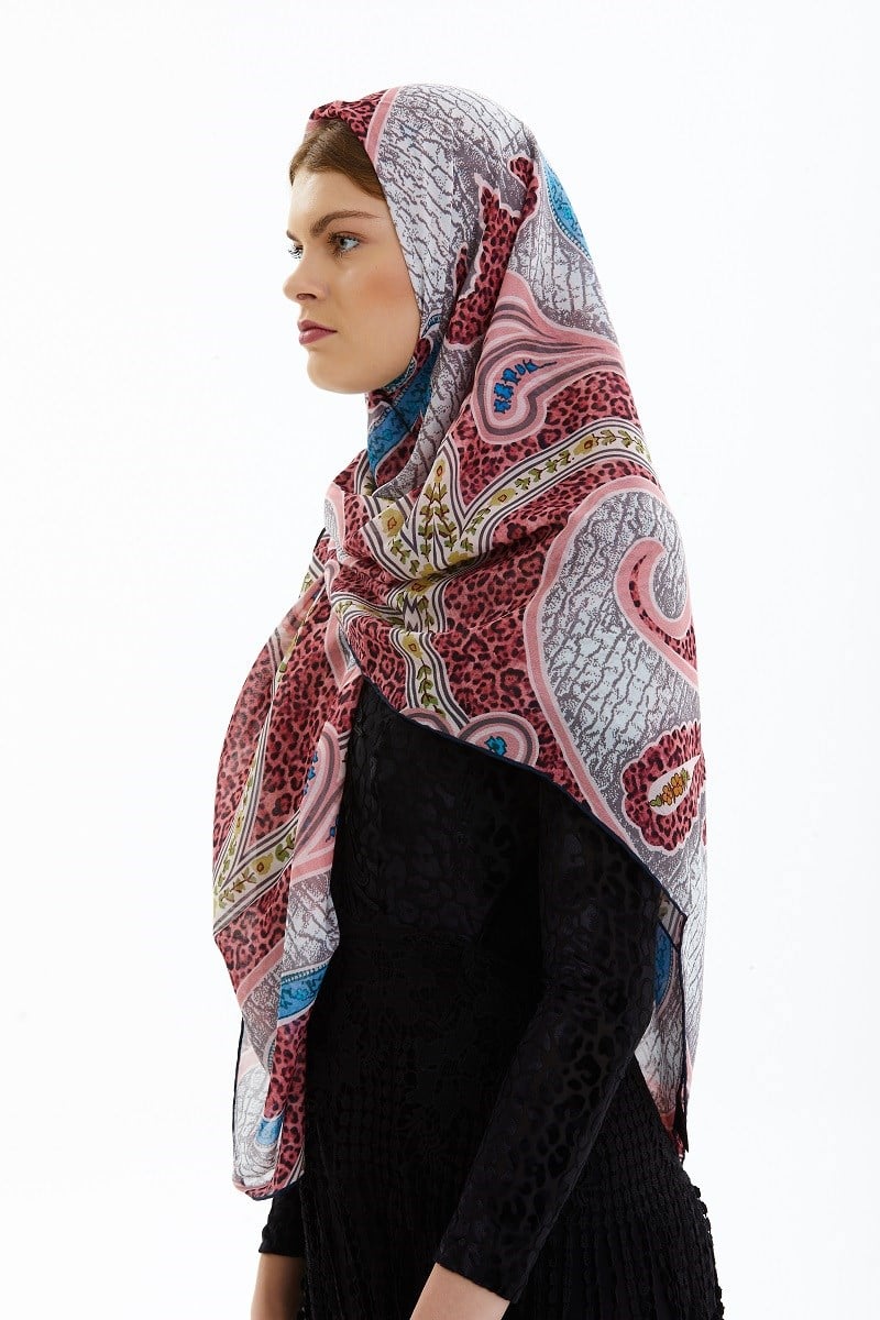 İTALYAN ŞİFON SERİMandala Desen İtalyan Şifon Seri Eşarp Askısı İle Birlikte 140x140 cm