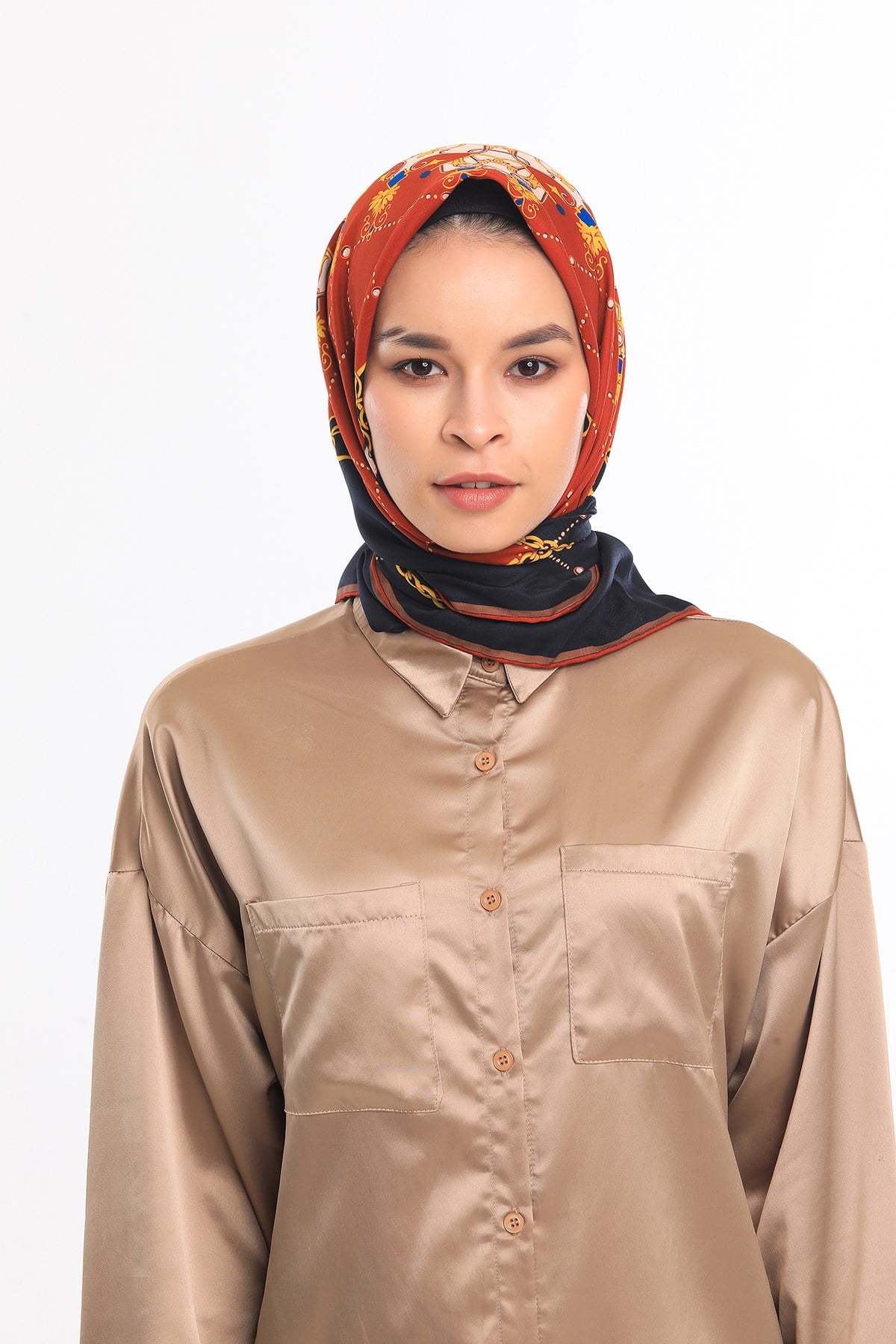 EŞARPZincirli Desen Gold Seri Twill Eşarp Askısı ile Birlikte 90x90 cm