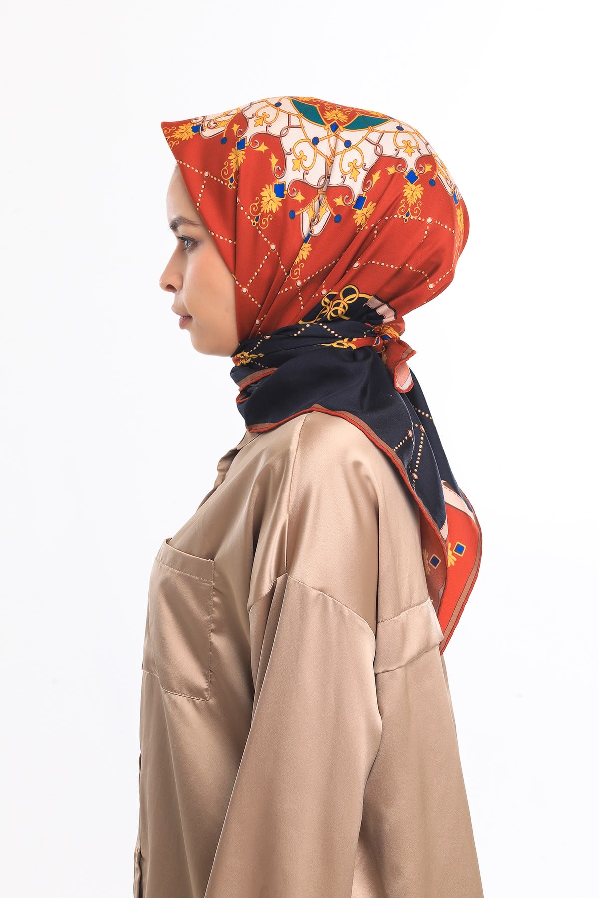 EŞARPZincirli Desen Gold Seri Twill Eşarp Askısı ile Birlikte 90x90 cm