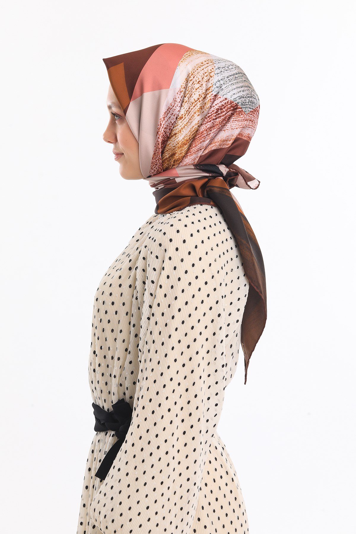 EŞARPGeometrik Desen Gold Seri Twill Eşarp Askısı ile Birlikte 90x90 cm