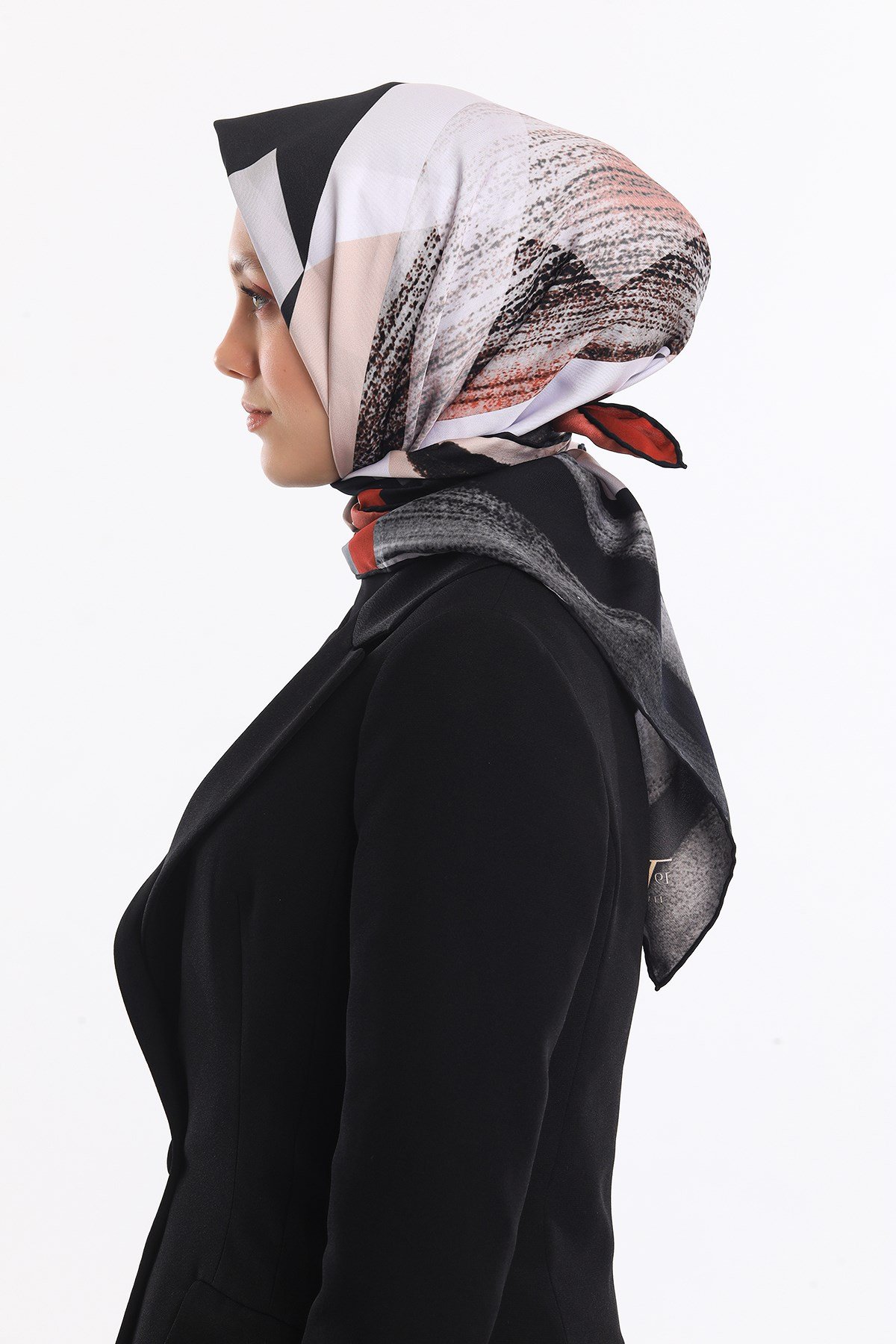 EŞARPGeometrik Desen Gold Seri Twill Eşarp Askısı ile Birlikte 90x90 cm