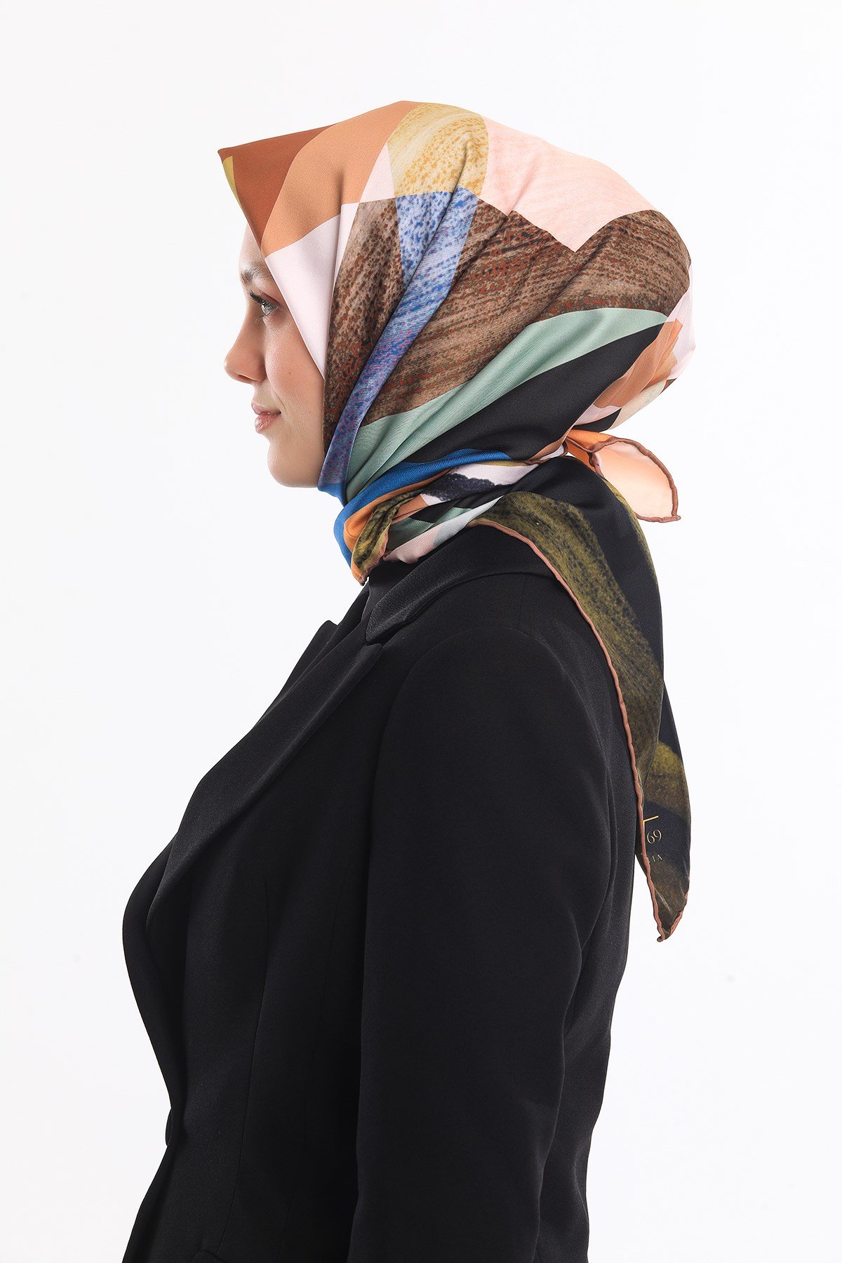 EŞARPGeometrik Desen Gold Seri Twill Eşarp Askısı ile Birlikte 90x90 cm