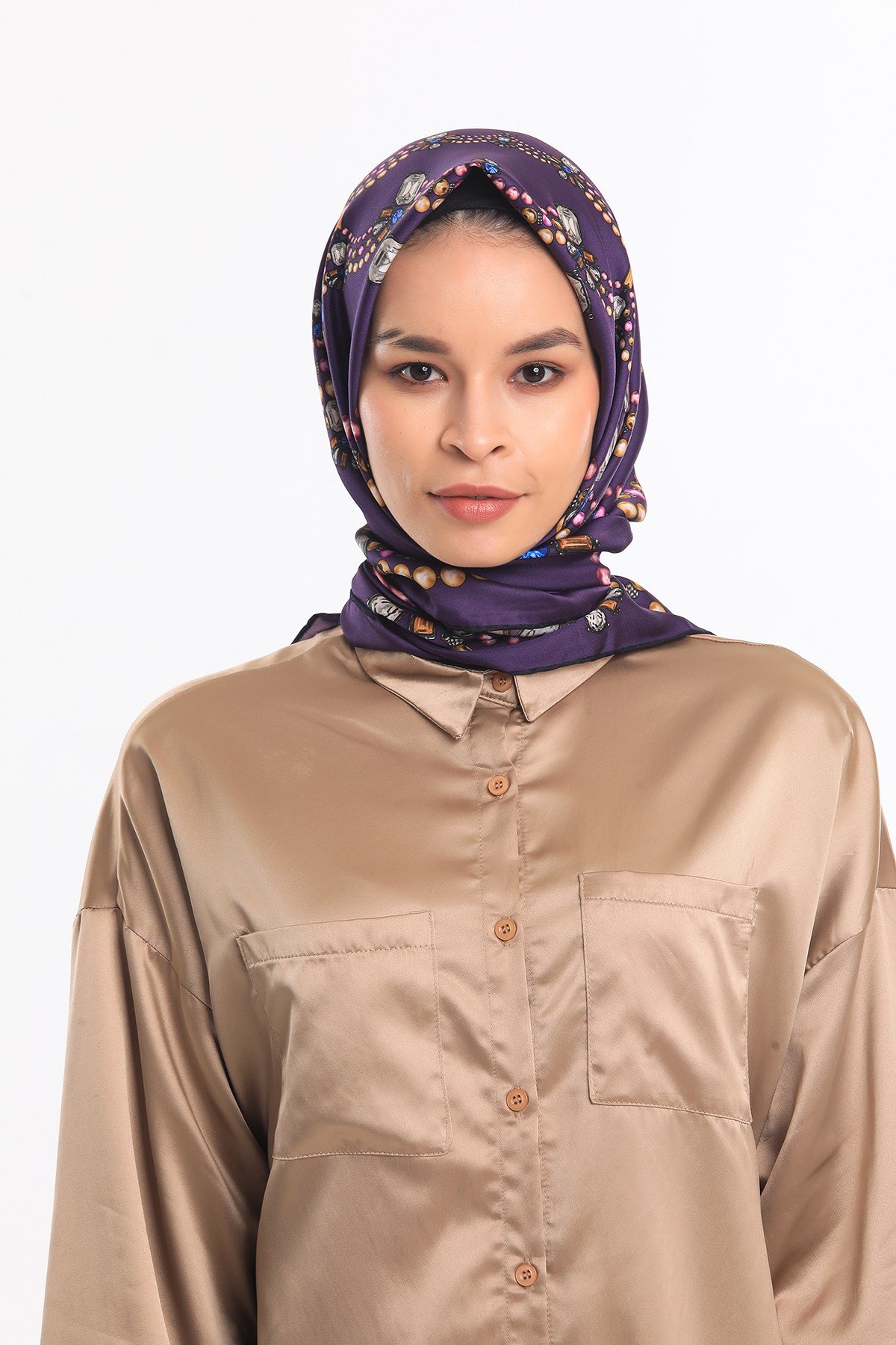 EŞARPEtro Desen Gold Seri Twill Eşarp Askısı ile Birlikte 90x90 cm
