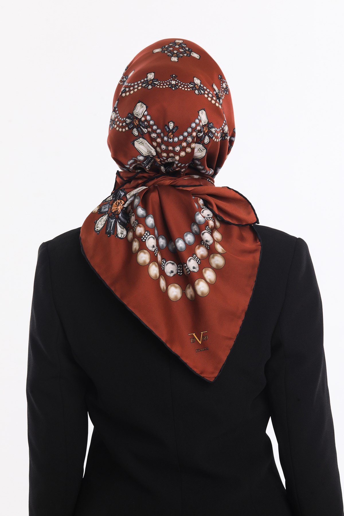 EŞARPEtro Desen Gold Seri Twill Eşarp Askısı ile Birlikte 90x90 cm