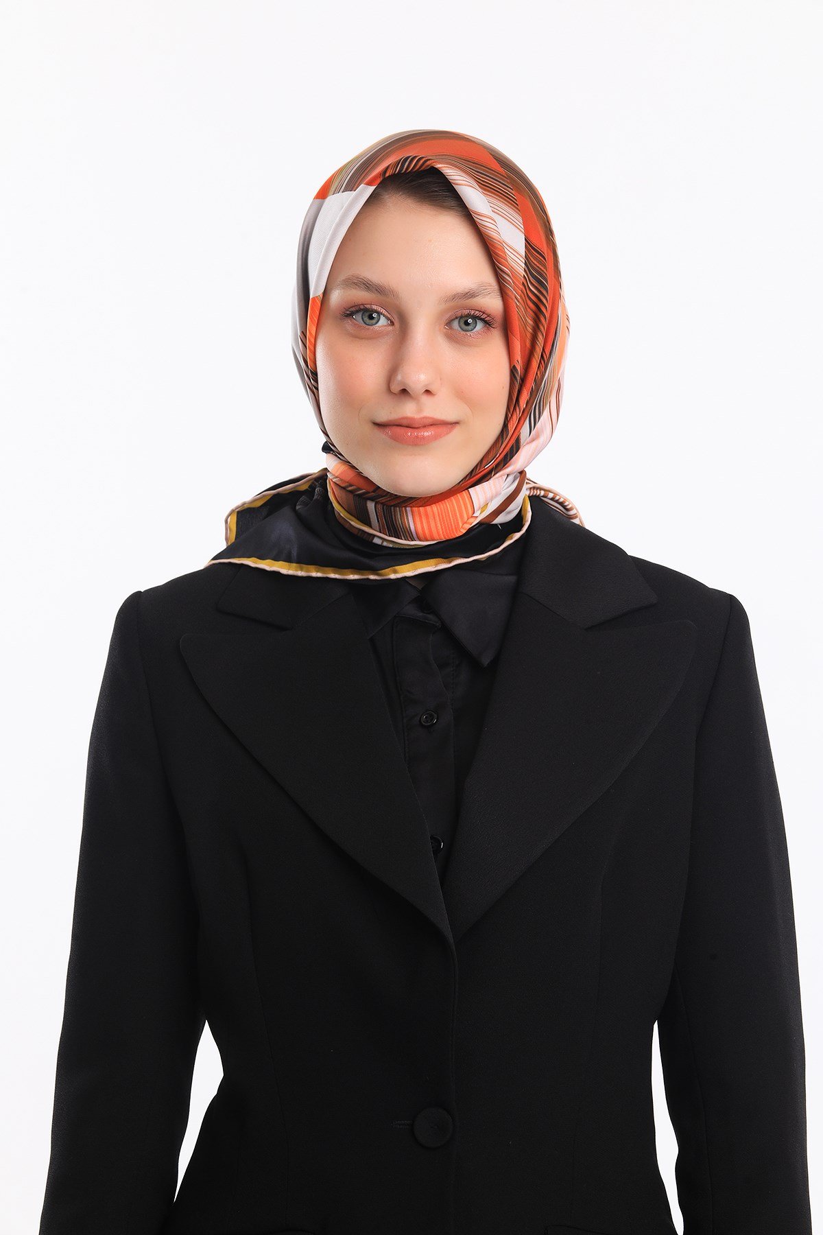 EŞARPGeometrik Desen Gold Seri Twill Eşarp Askısı ile Birlikte 90x90 cm