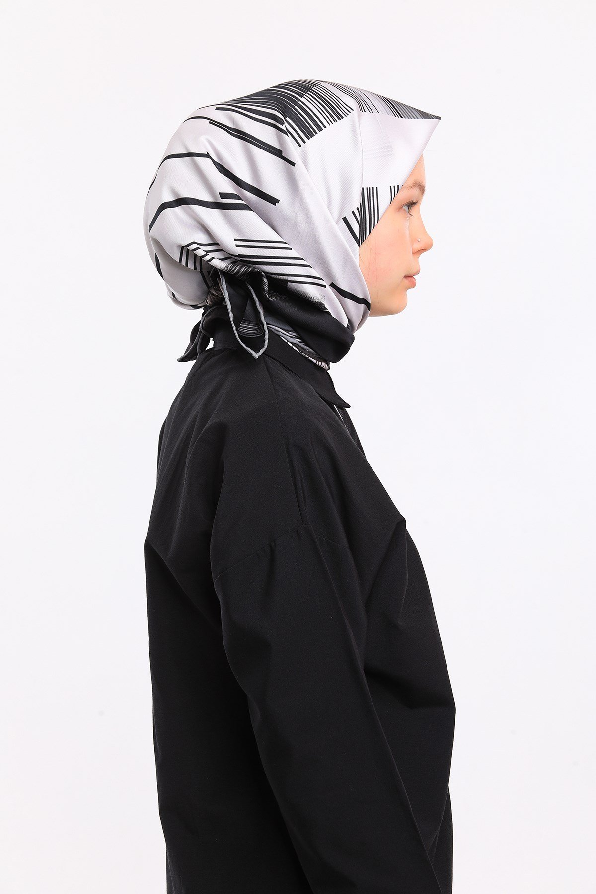 ScarfGeometrik Desen Gold Seri Twill Eşarp Askısı ile Birlikte 90x90 cm