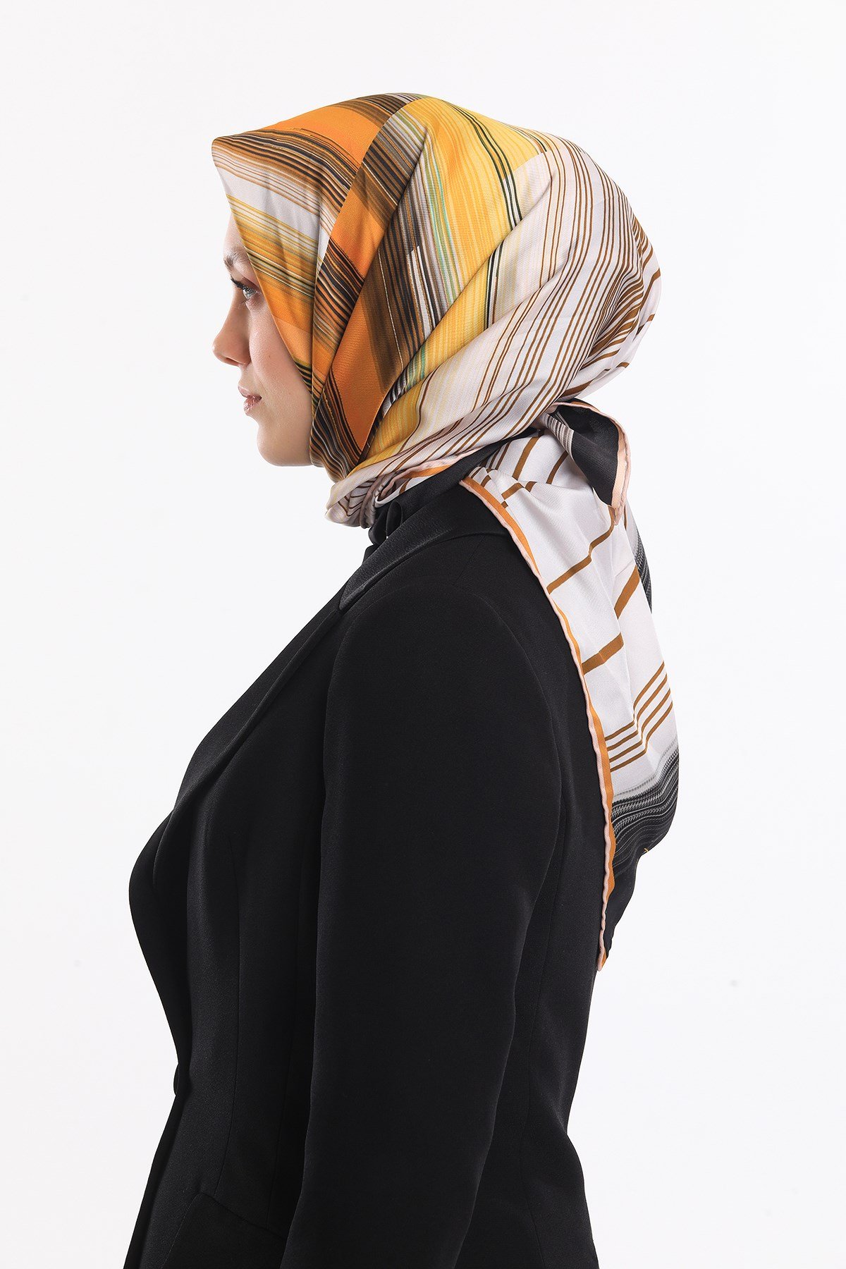 EŞARPGeometrik Desen Gold Seri Twill Eşarp Askısı ile Birlikte 90x90 cm